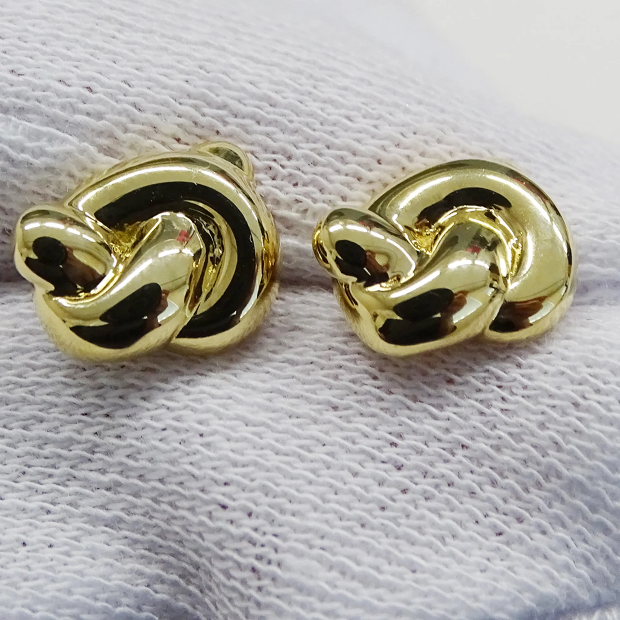 Knot Stud Earrings 18K Yellow Gold 18K Yellow Gold - Image 7