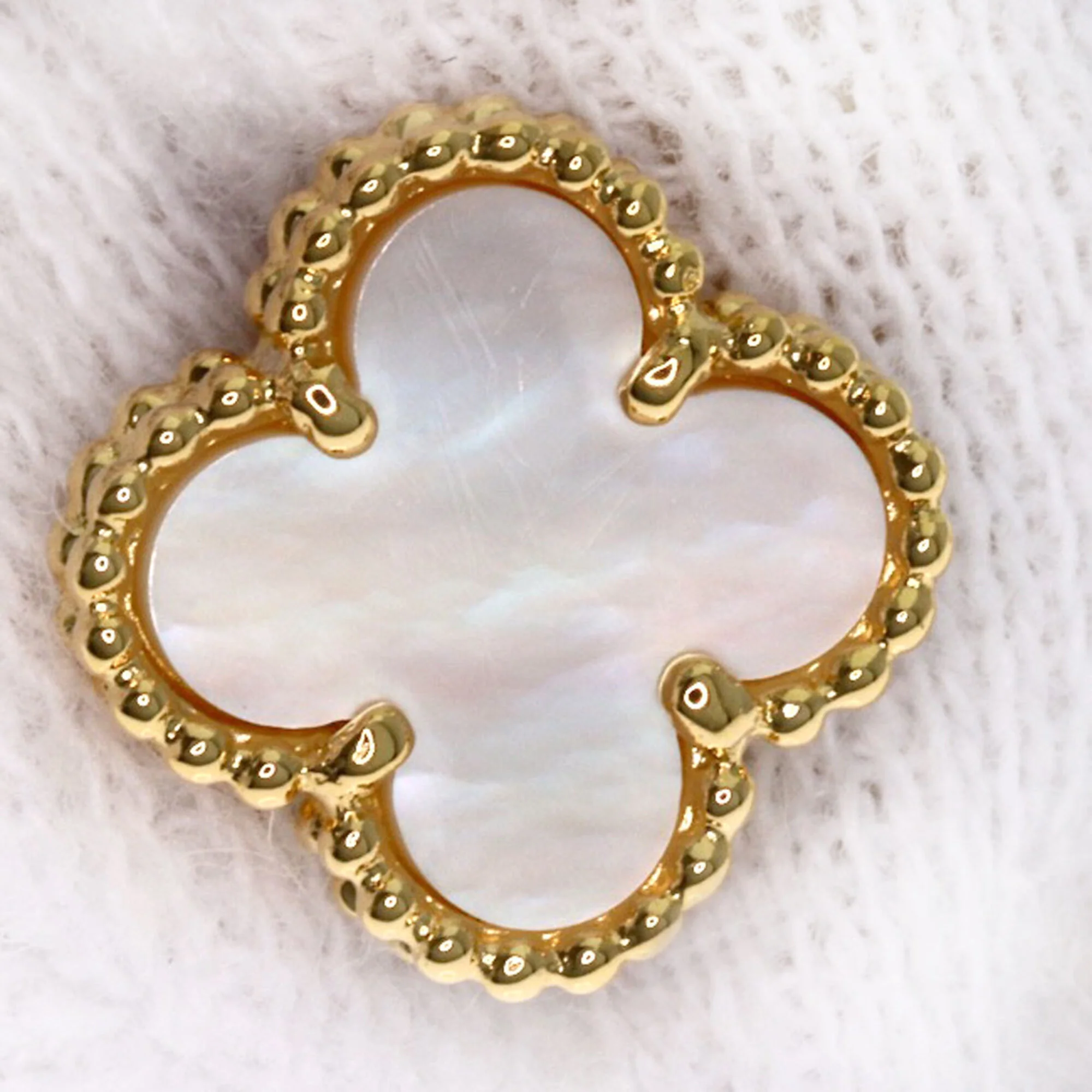 Sweet Alhambra Earrings 18K Yellow Gold 18K Yellow Gold - Image 6