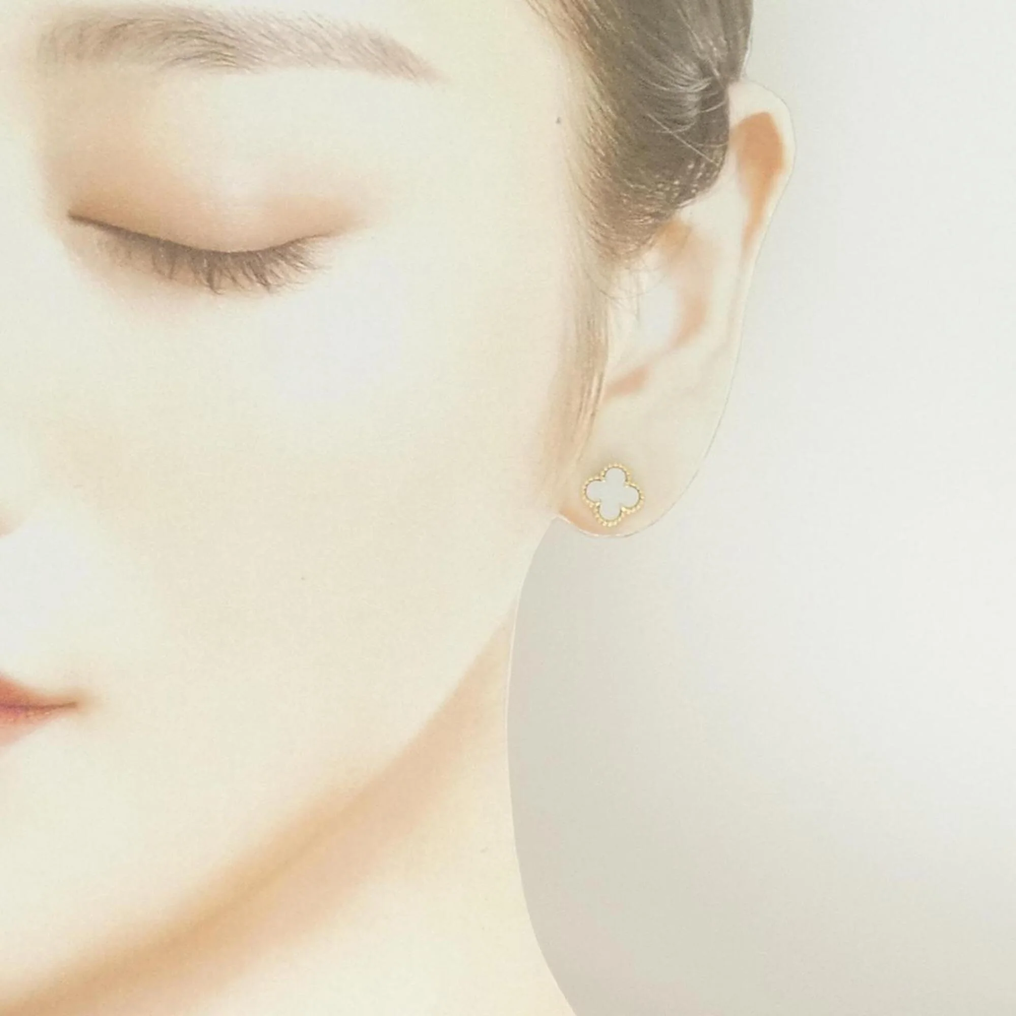 Sweet Alhambra Earrings and Mother of Pearl - Image 4