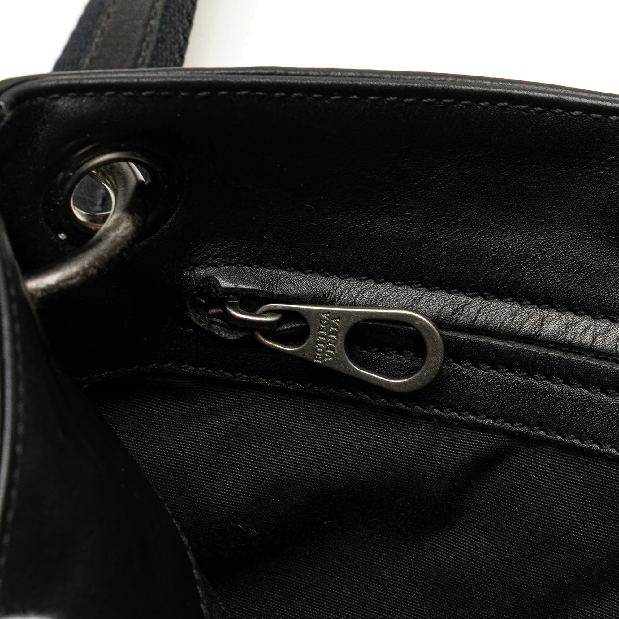 Flat Messenger Bag Intrecciato Nappa Medium - Image 7