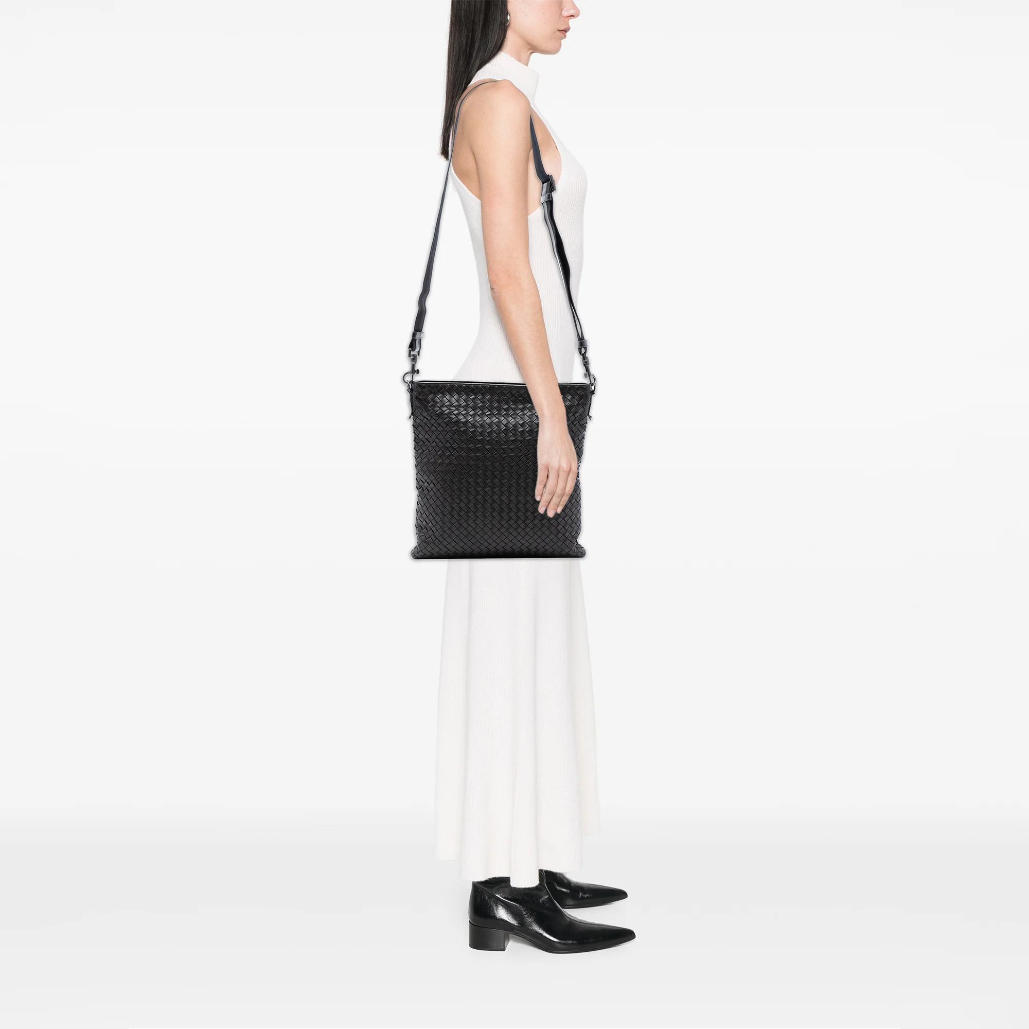 Flat Messenger Bag Intrecciato Nappa Medium - Image 7