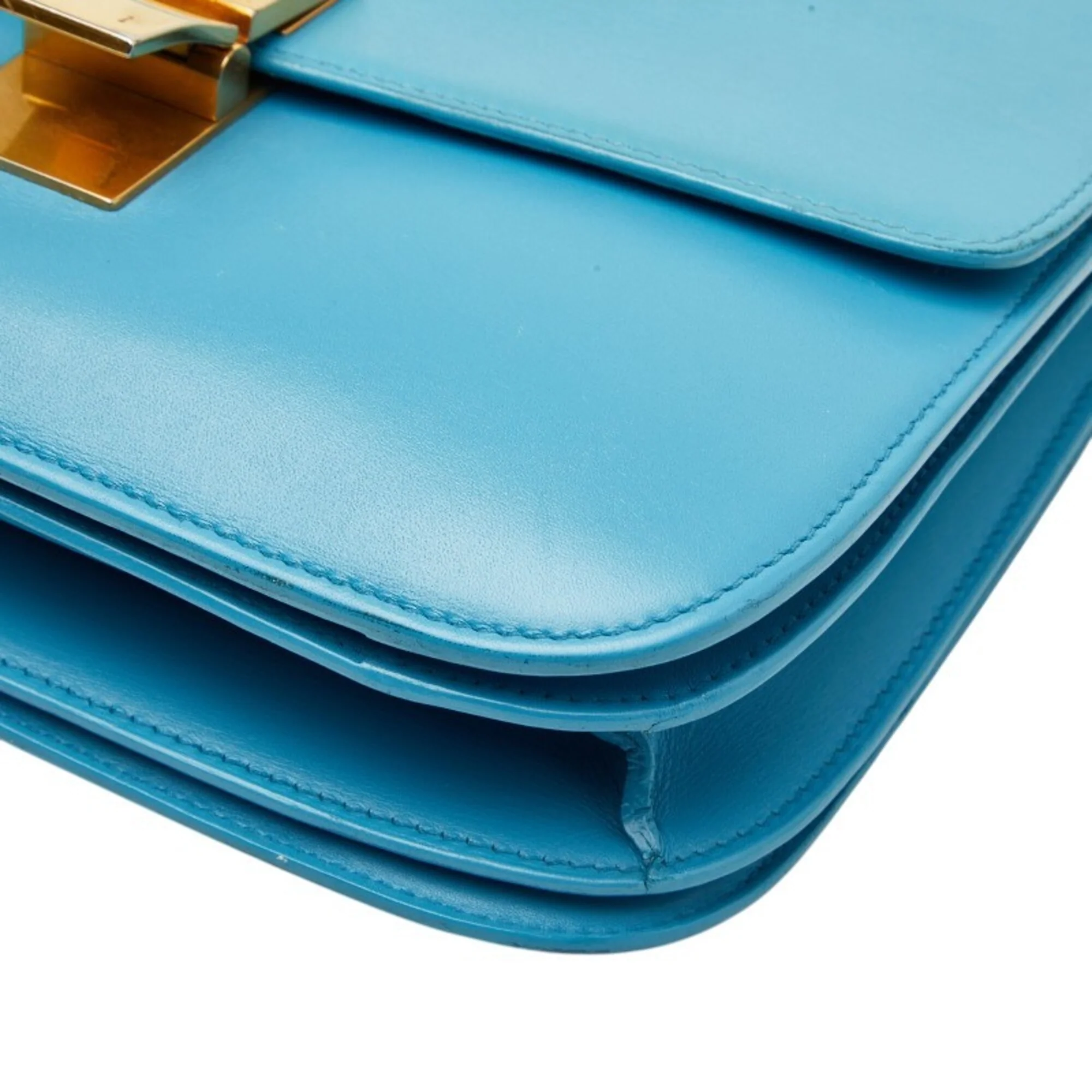Classic Box Bag Grainy Leather Medium - Image 4