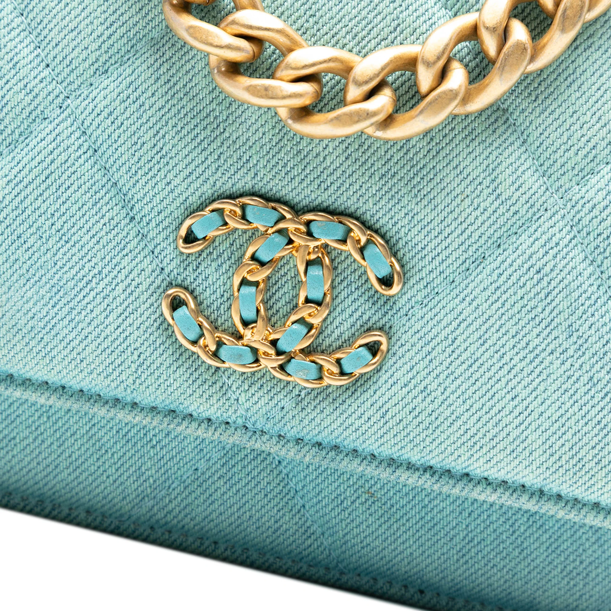 19 Wallet on Chain Quilted Denim - Image 5