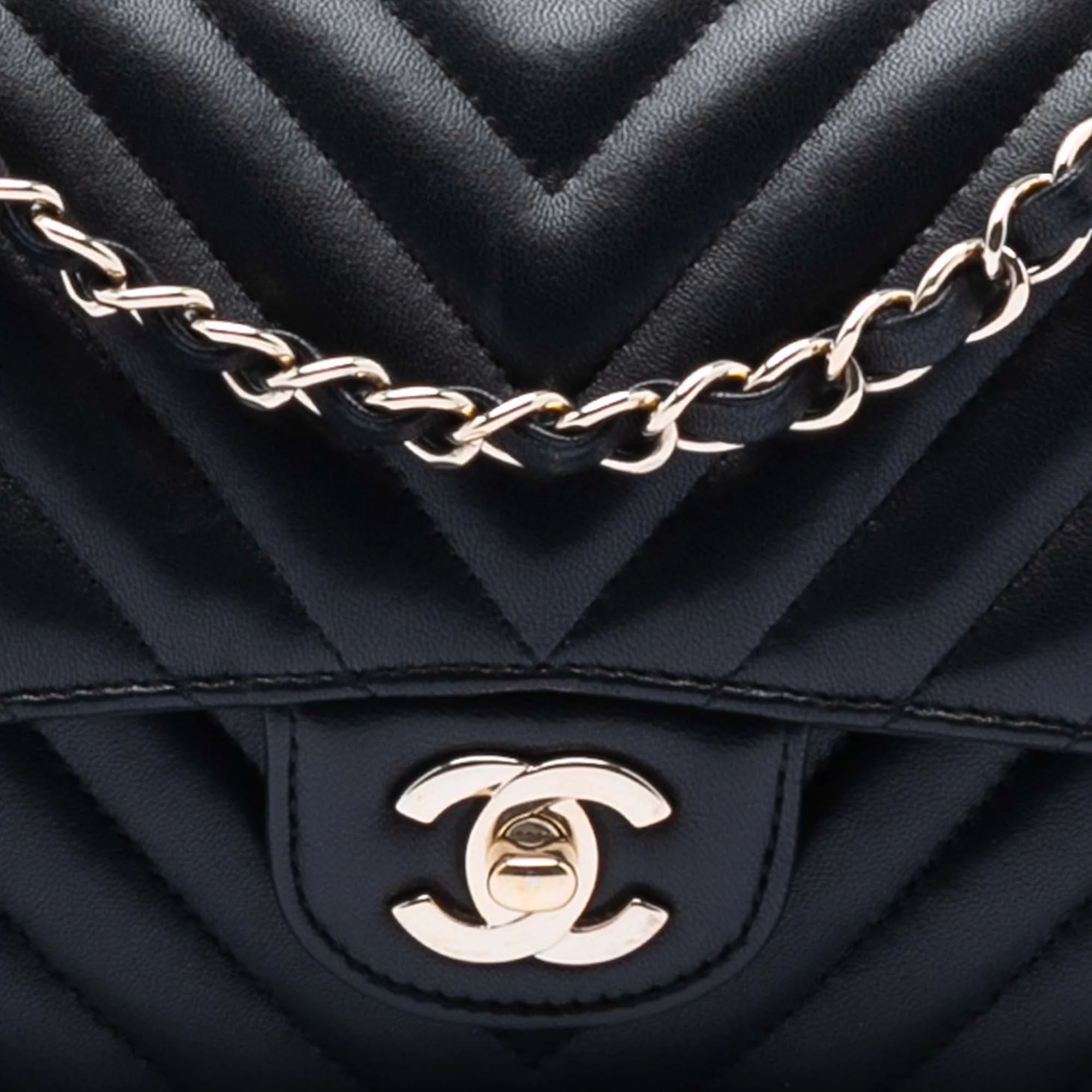 Classic Double Flap Bag Chevron Lambskin Medium - Image 7