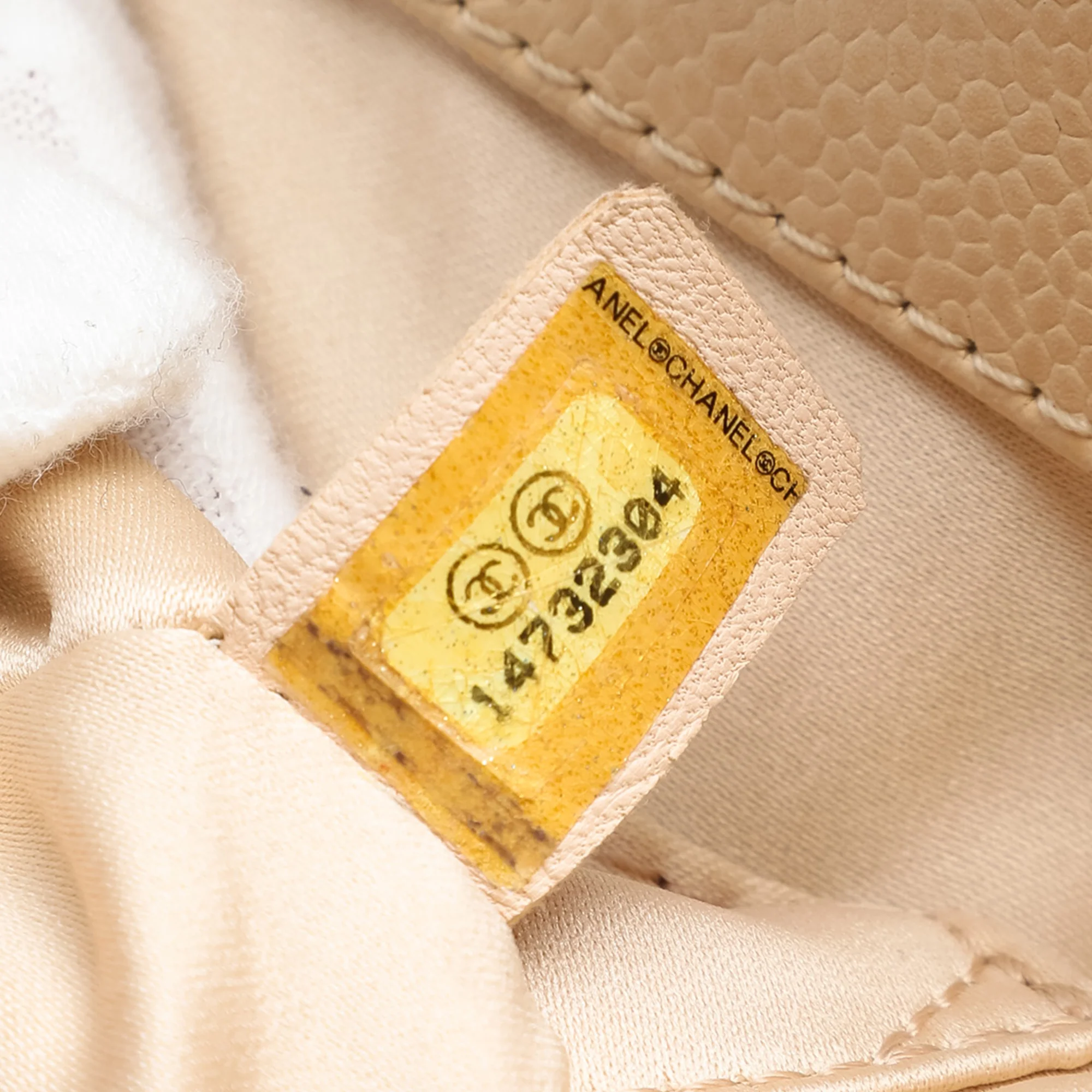Grand Shopping Tote Quilted Caviar - Image 6