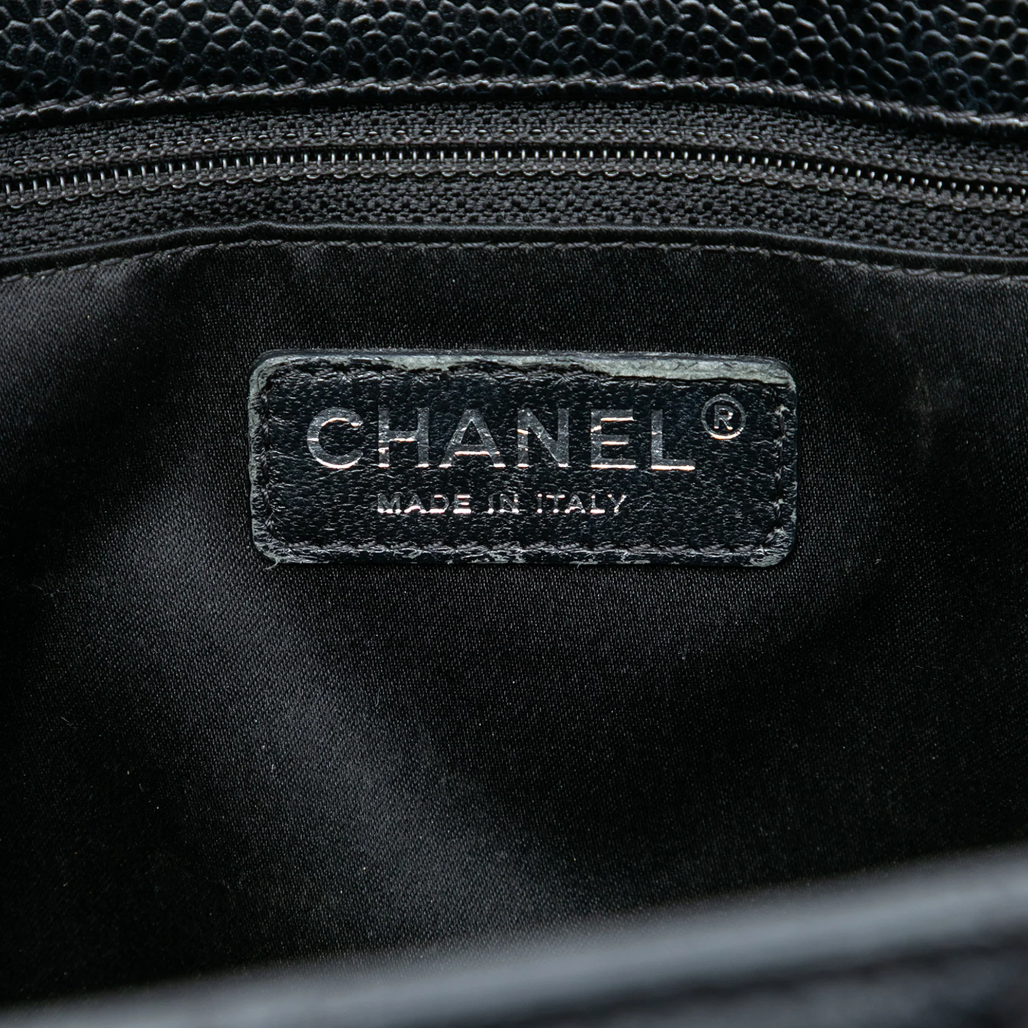 Grand Shopping Tote Quilted Caviar - Image 5
