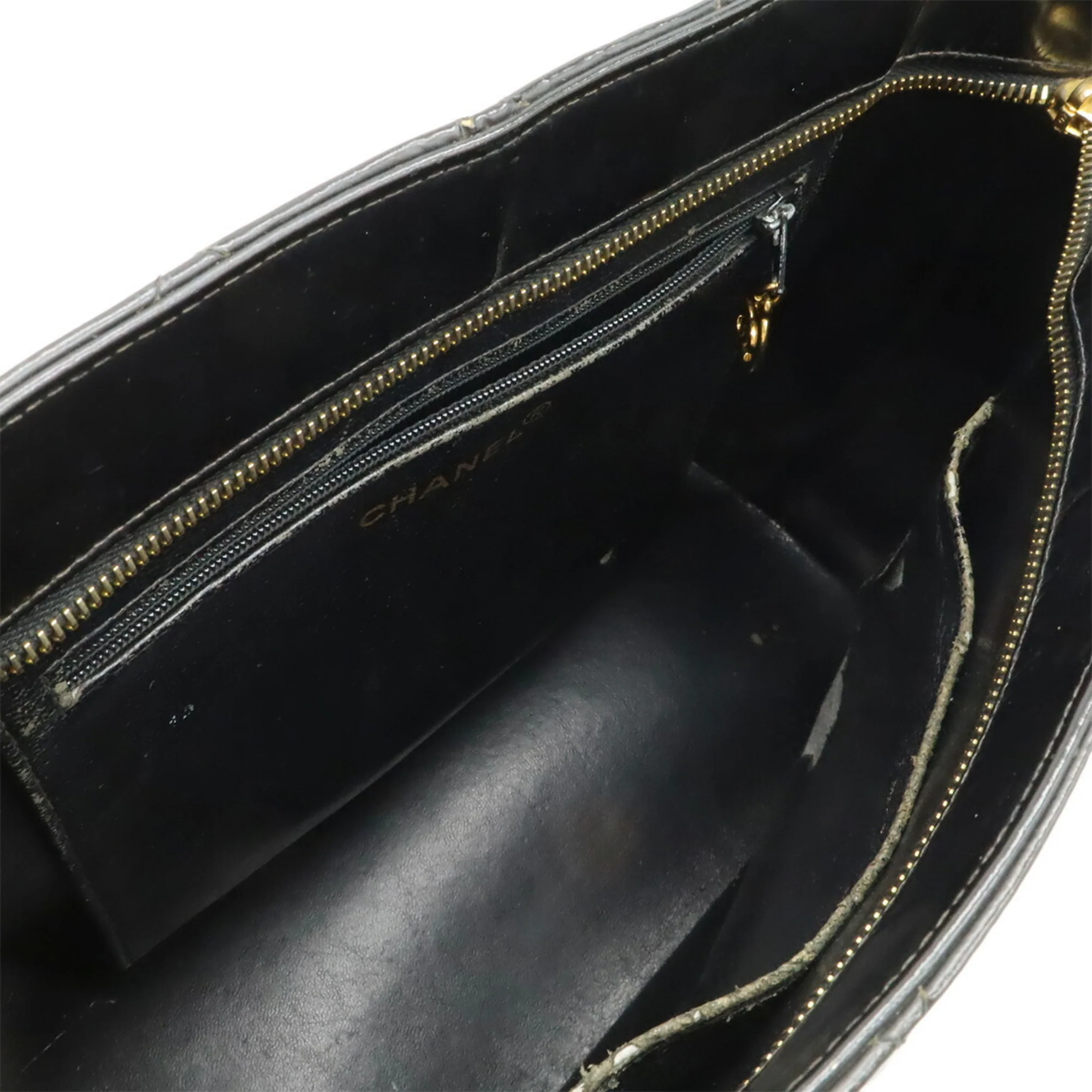 Medallion Tote Quilted Patent - Image 7