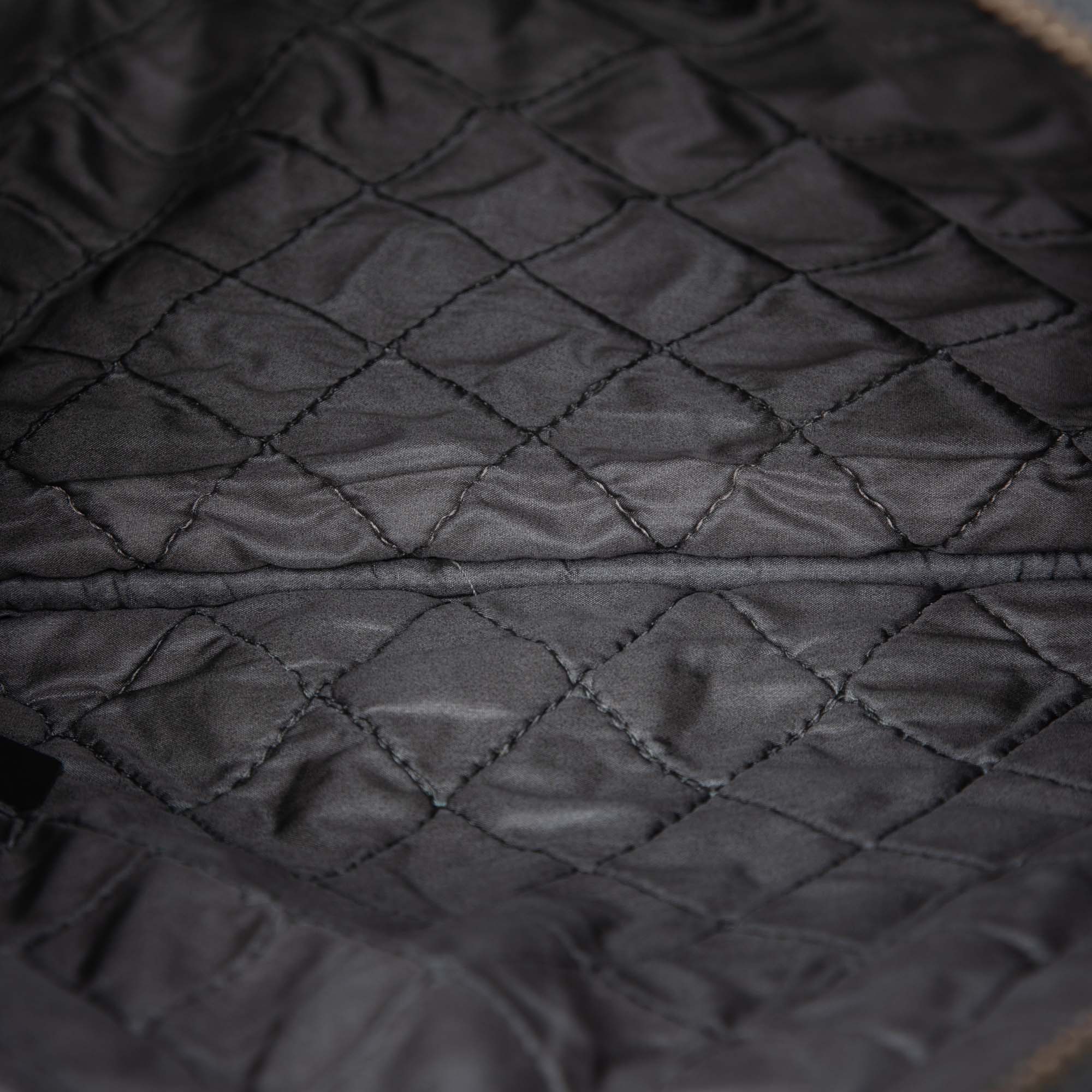 O Case Clutch Quilted Caviar Small - Image 4