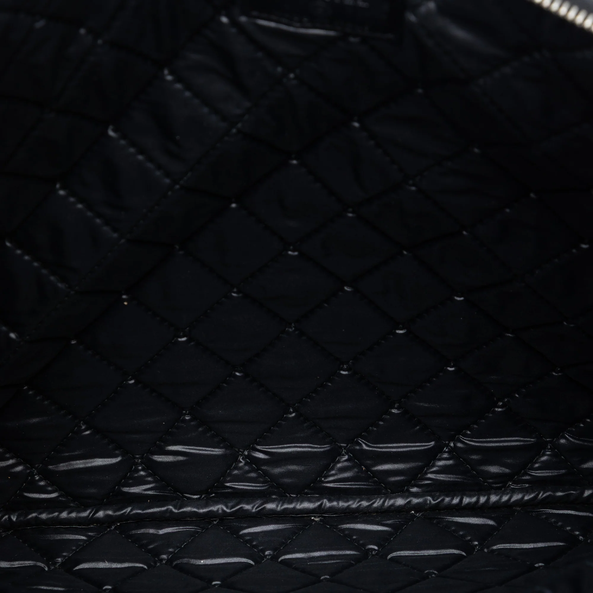 O Case Clutch Quilted Patent Large - Image 4