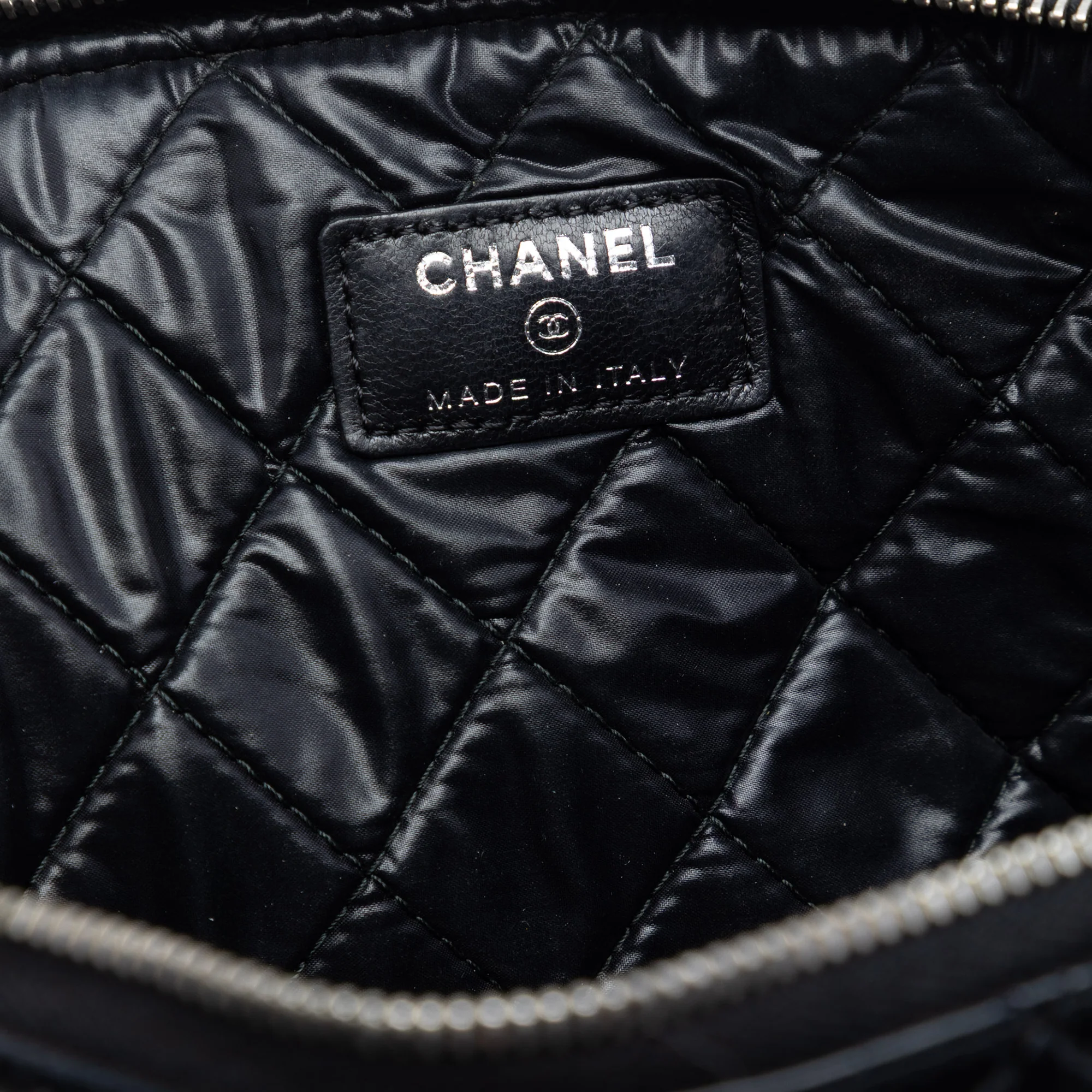 O Case Clutch Quilted Patent Large - Image 5