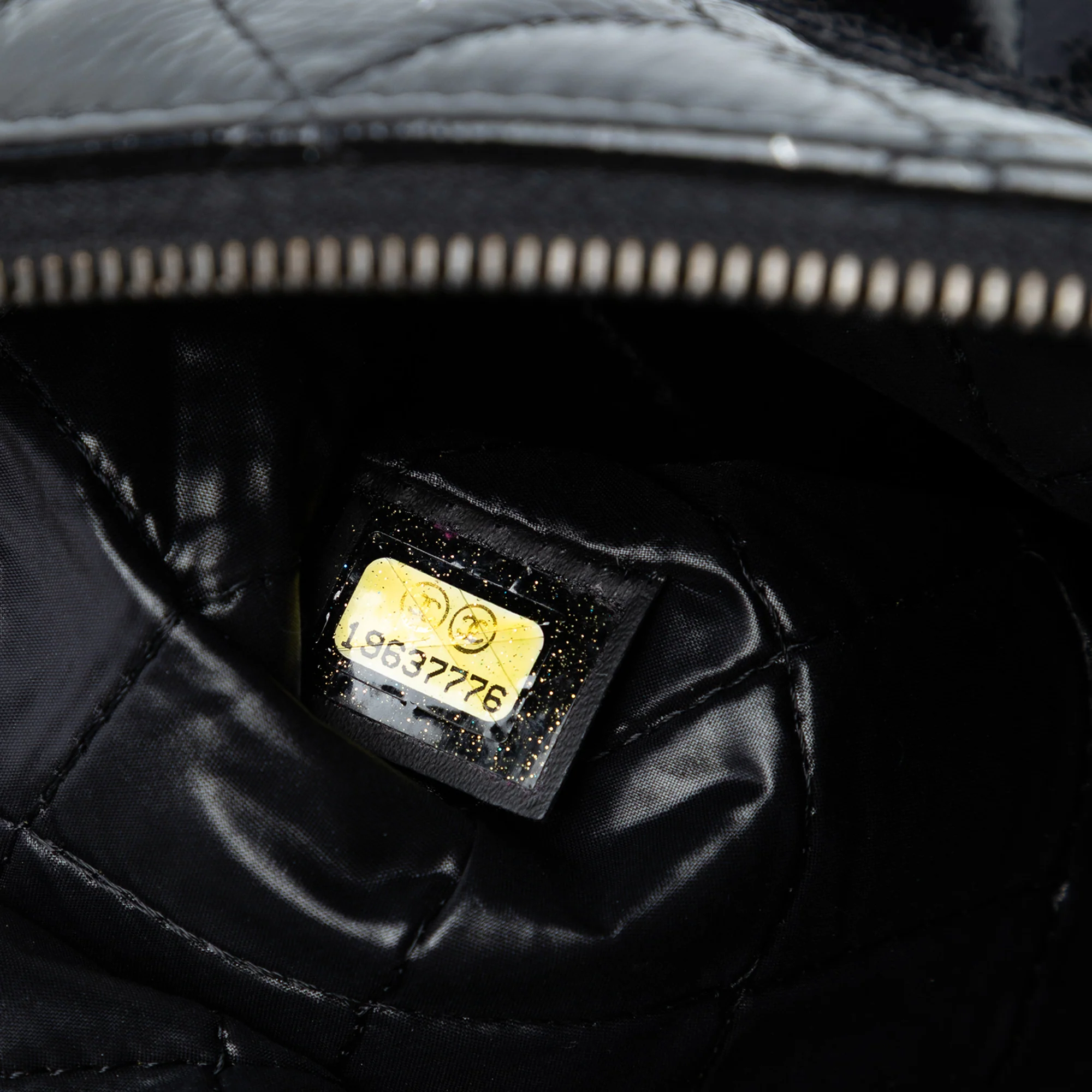 O Case Clutch Quilted Patent Large - Image 6