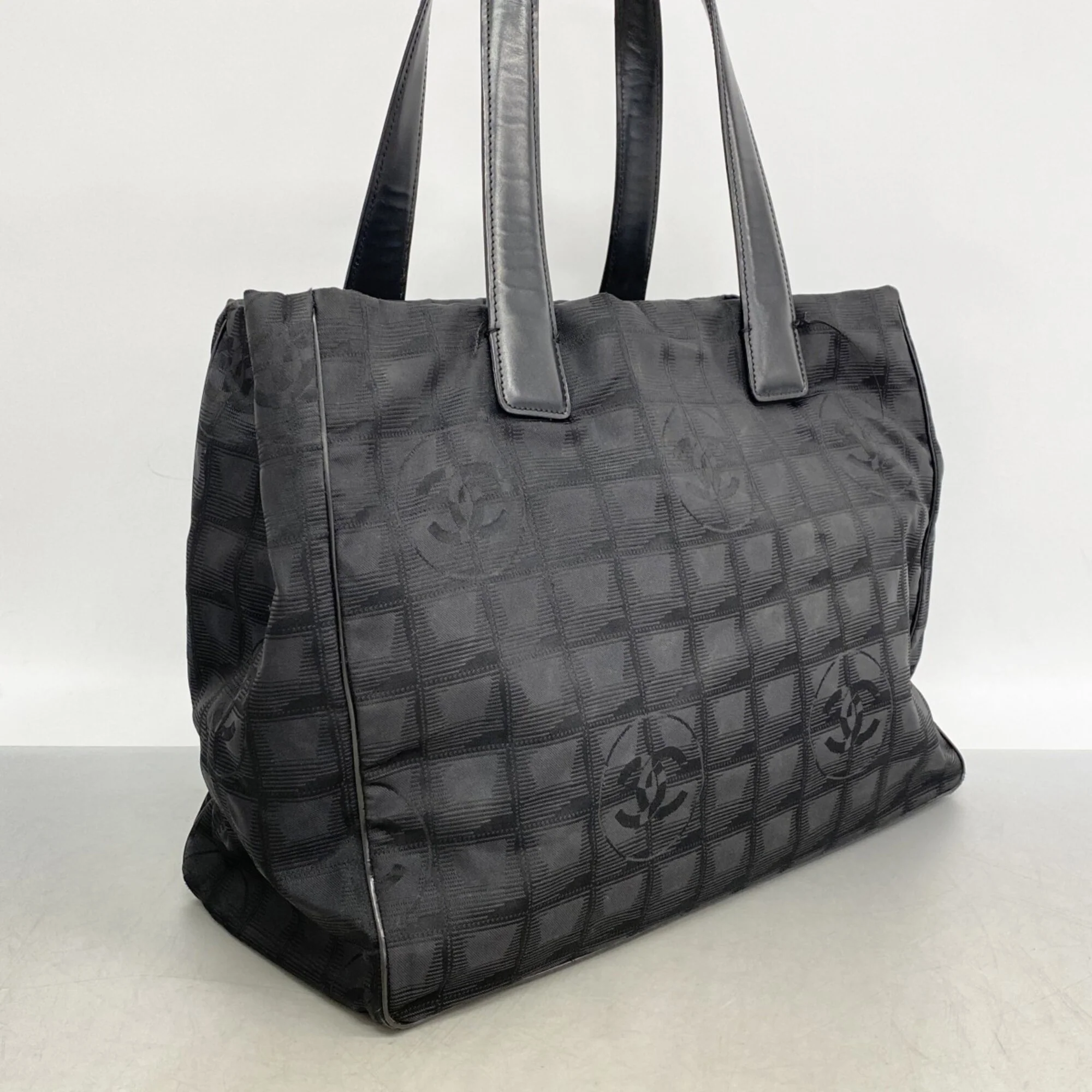 Travel Line Tote Nylon Medium - Image 2
