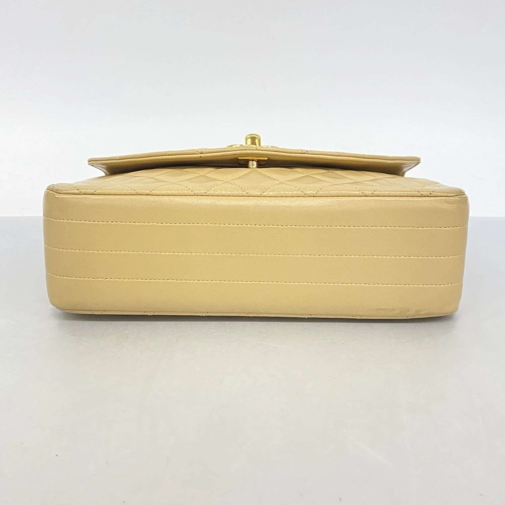 Vintage Round Flap Bag Quilted Lambskin Medium - Image 3