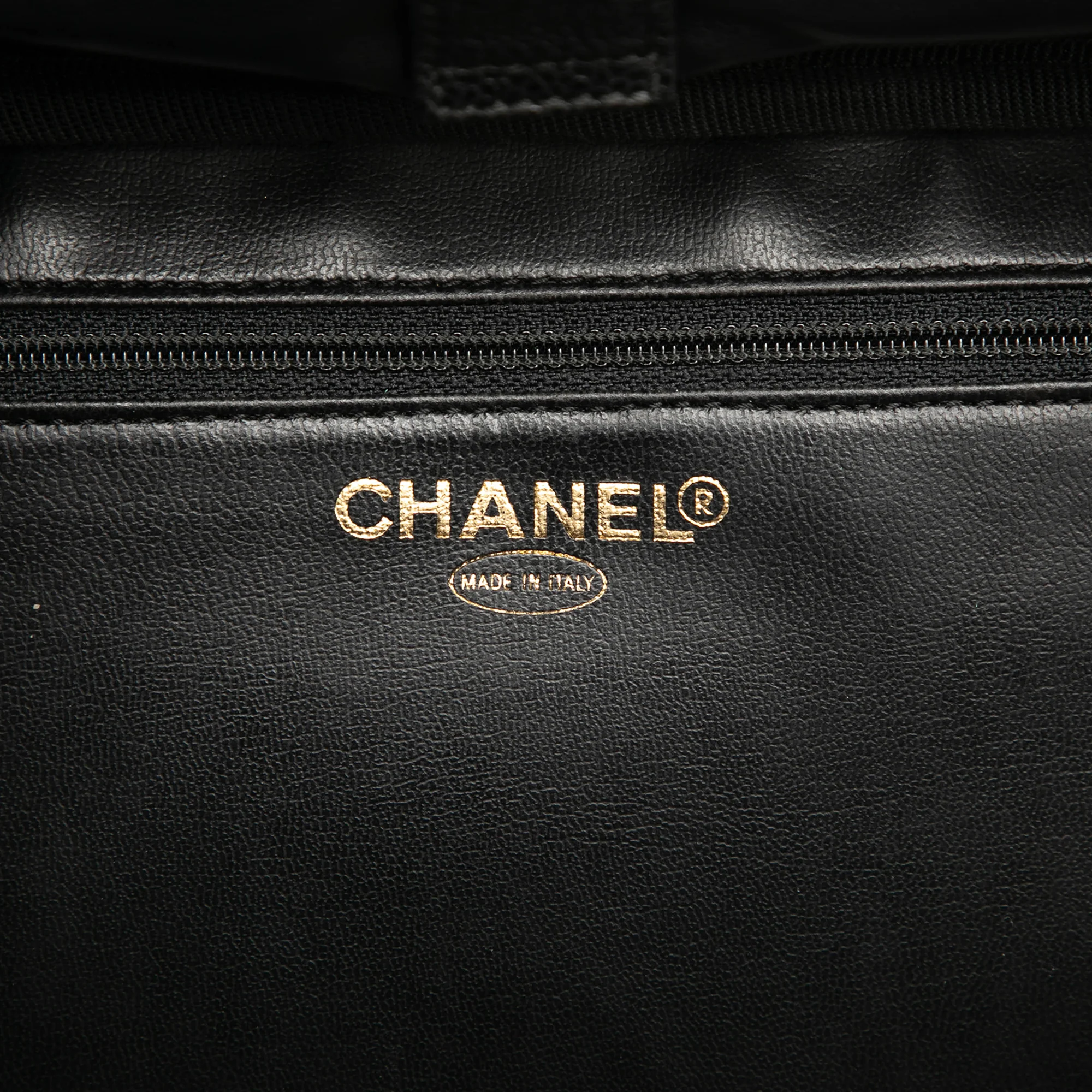 Vintage Timeless Zip Around Vanity Case Caviar Medium - Image 5