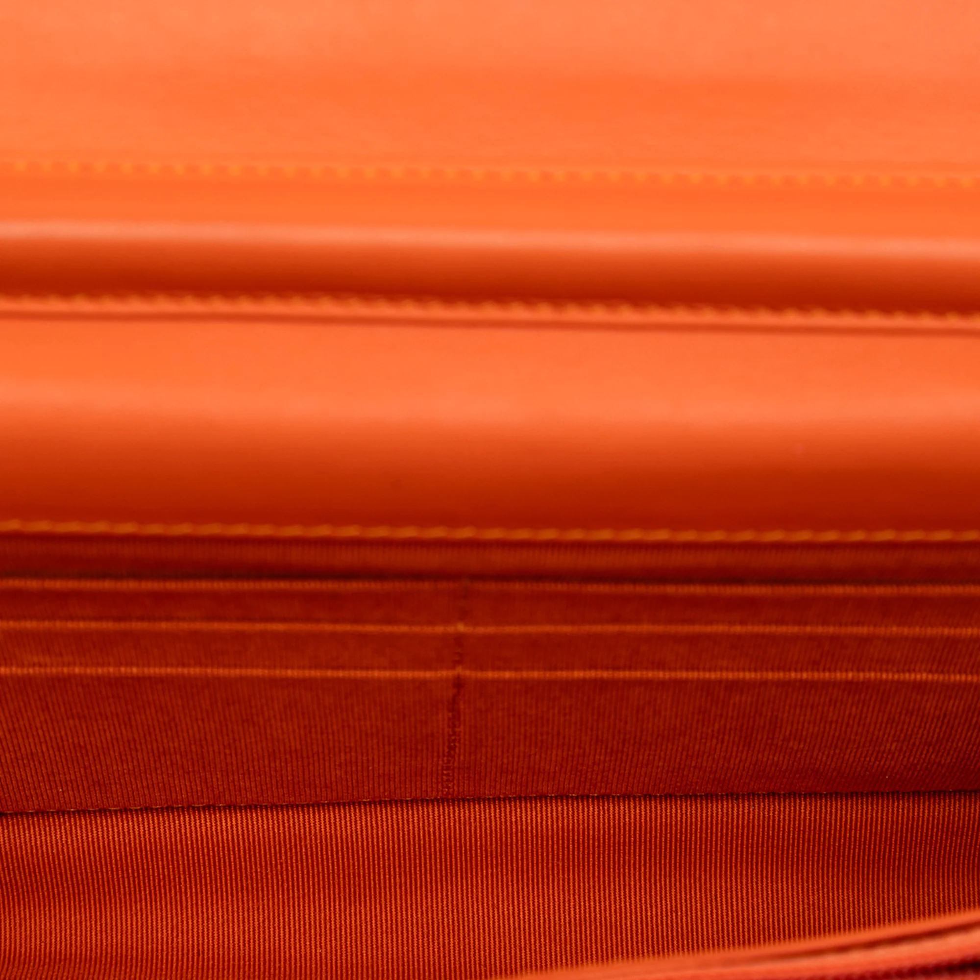 Wallet on Chain Quilted Caviar - Image 4