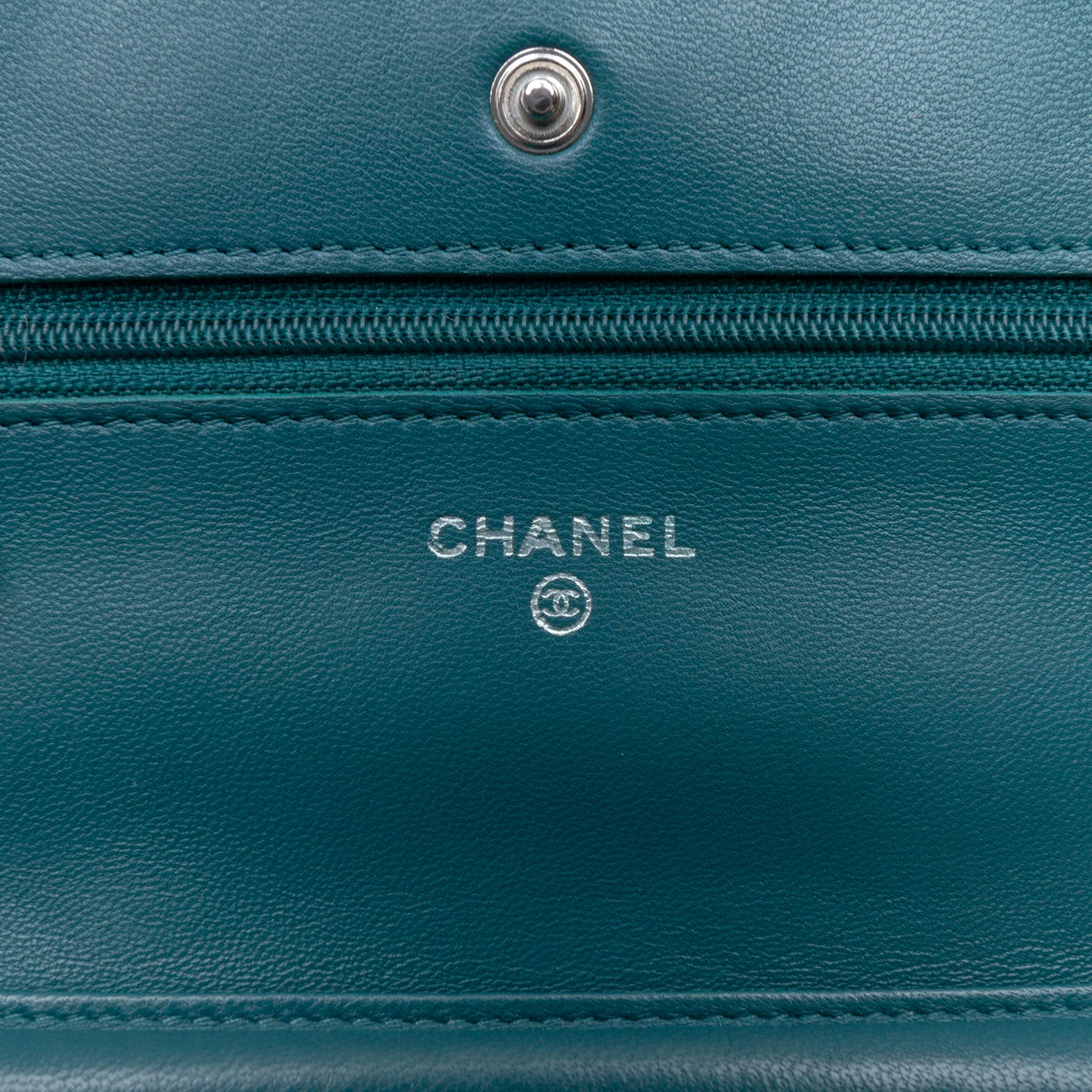 Wallet on Chain Quilted Lambskin - Image 5