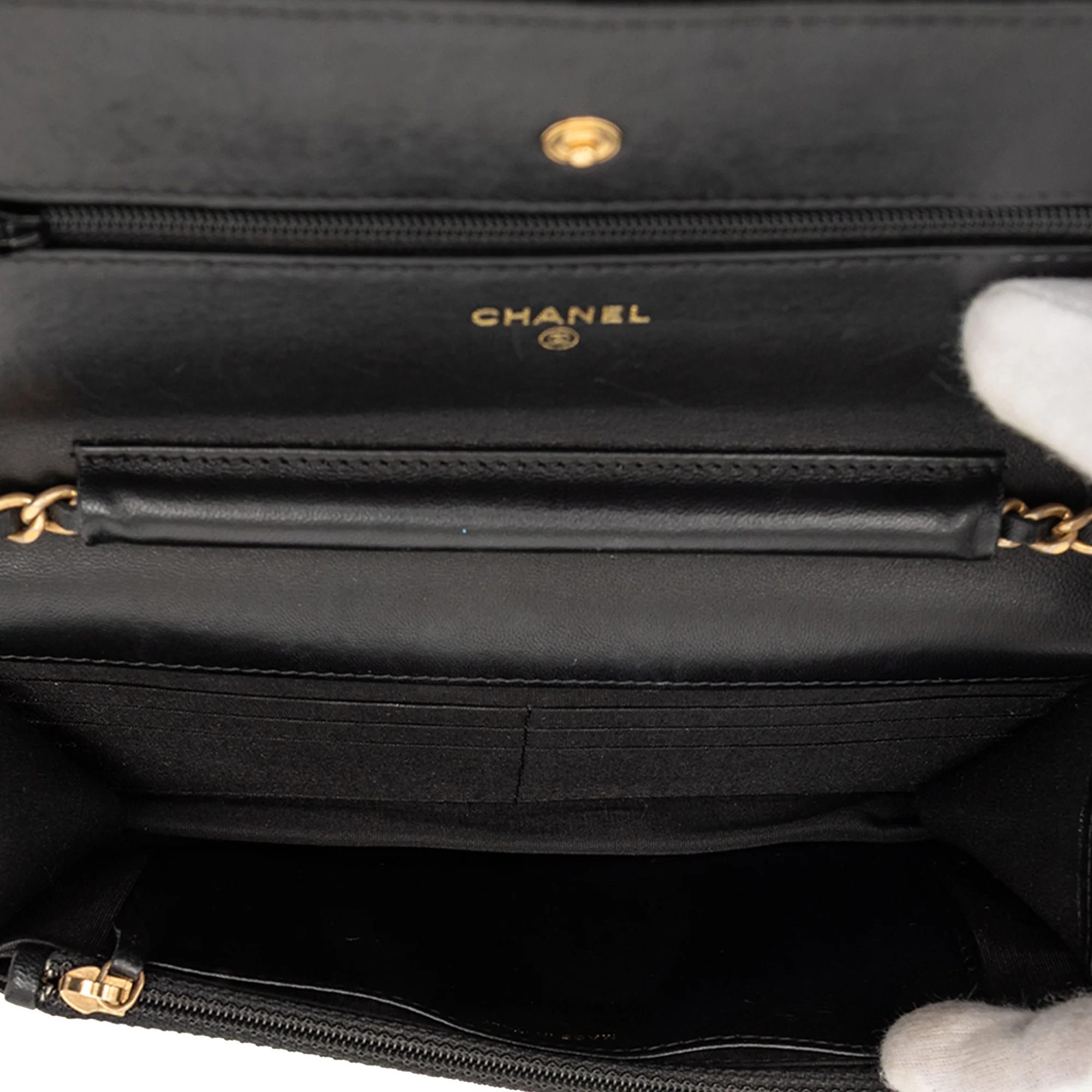 Wallet on Chain Quilted Lambskin - Image 4