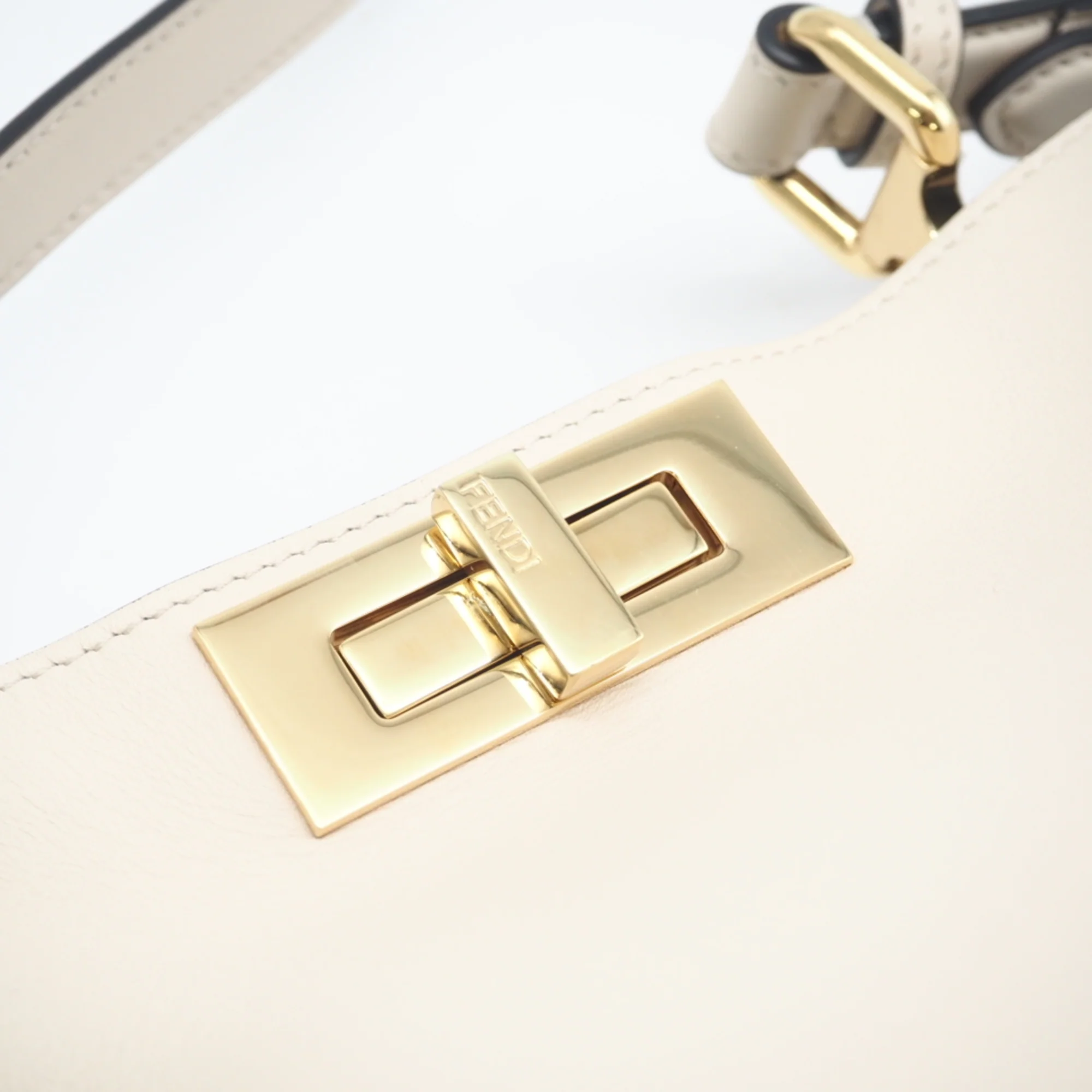Soft Peekaboo ISeeU Bag Leather Medium - Image 9