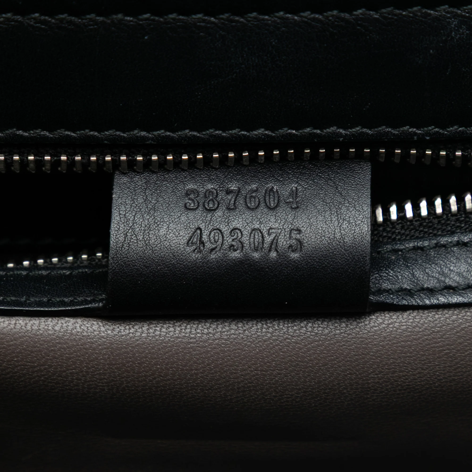 Interlocking Shoulder Bag Leather Medium - Image 6