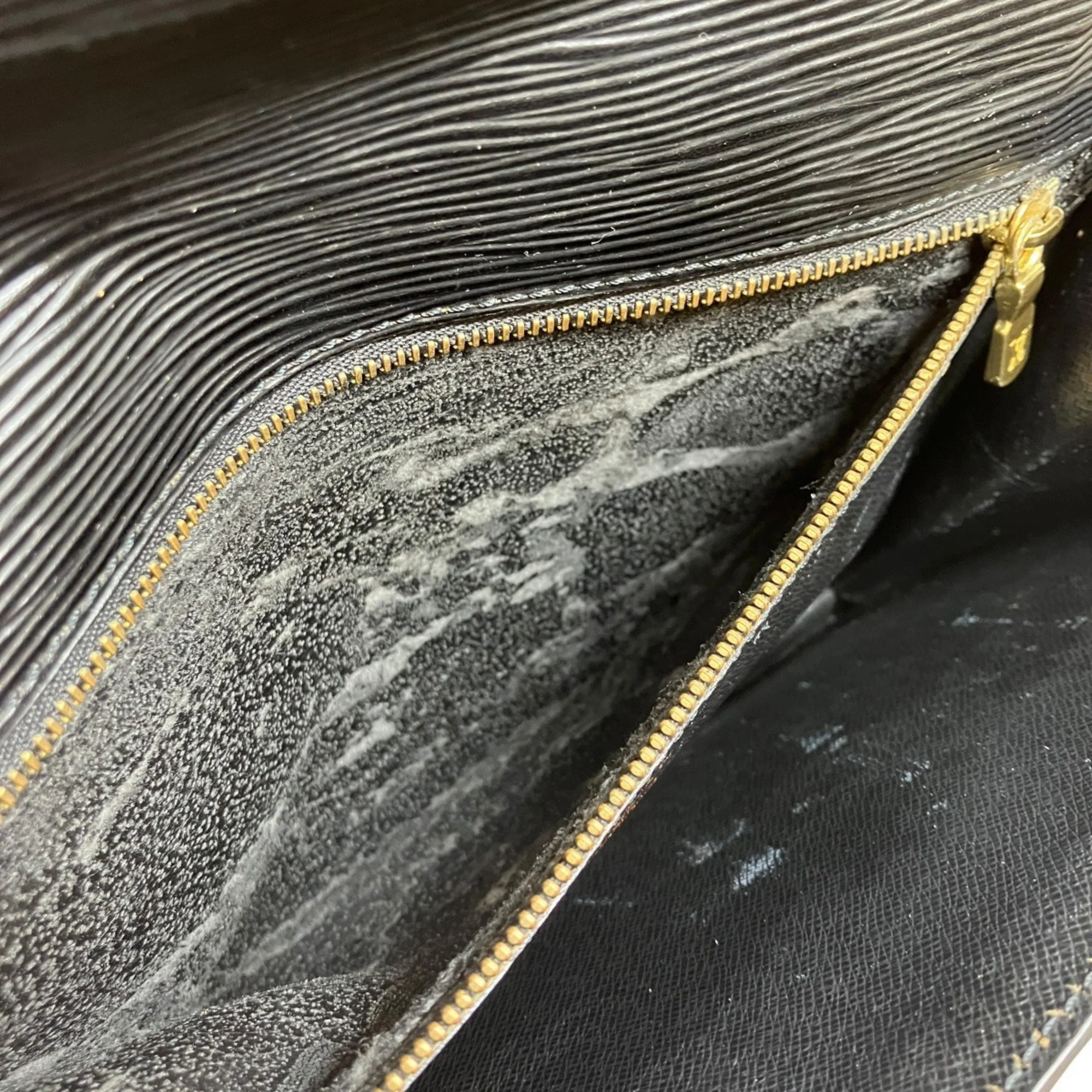 Dragonne Pochette Epi Leather - Image 9
