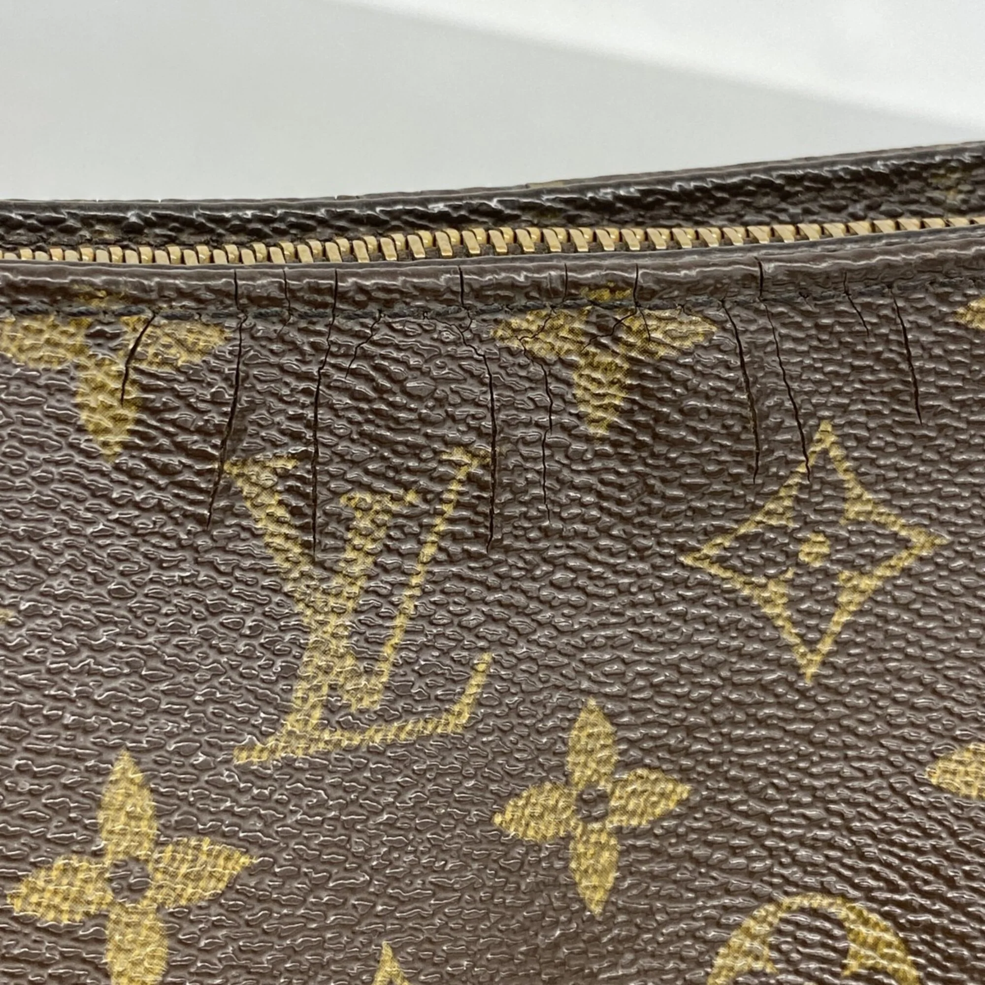 Looping Handbag Monogram Canvas MM - Image 6