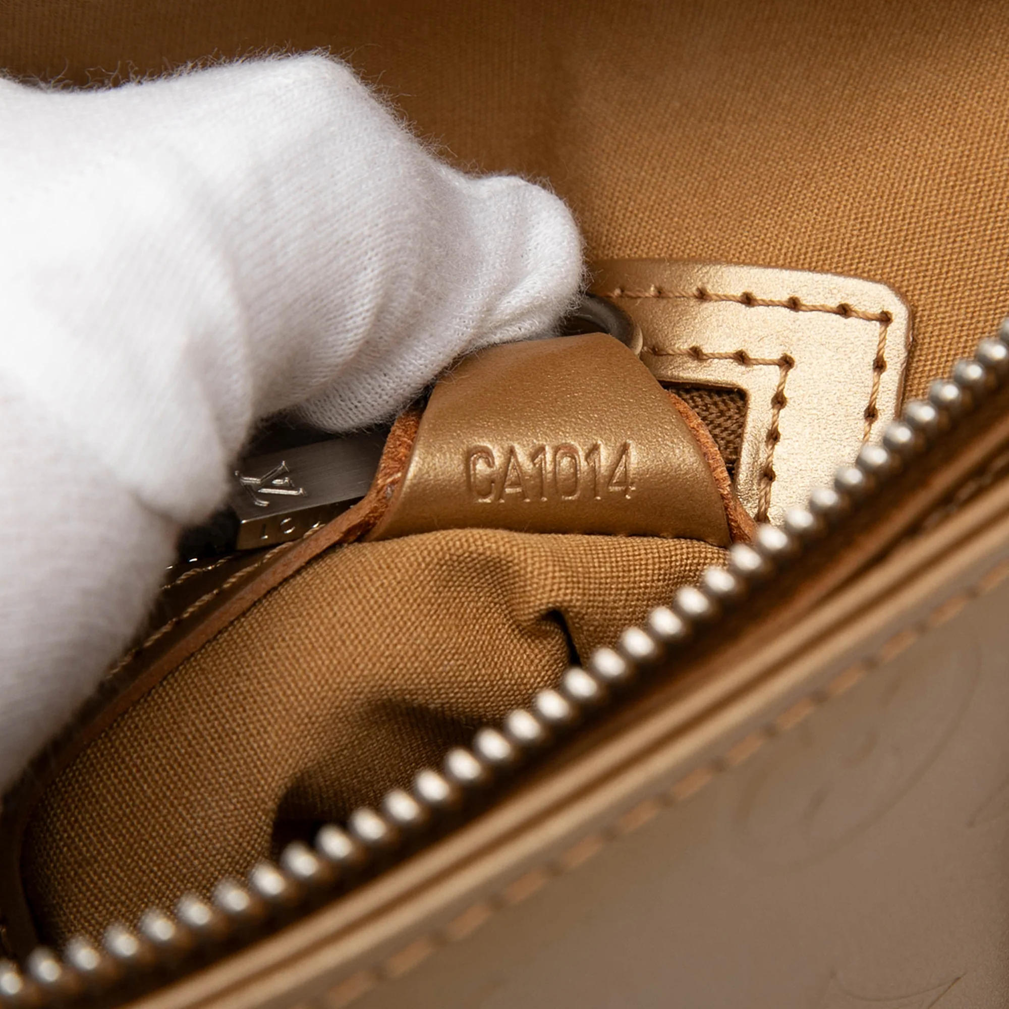 Mat Stockton Handbag Monogram Vernis - Image 6