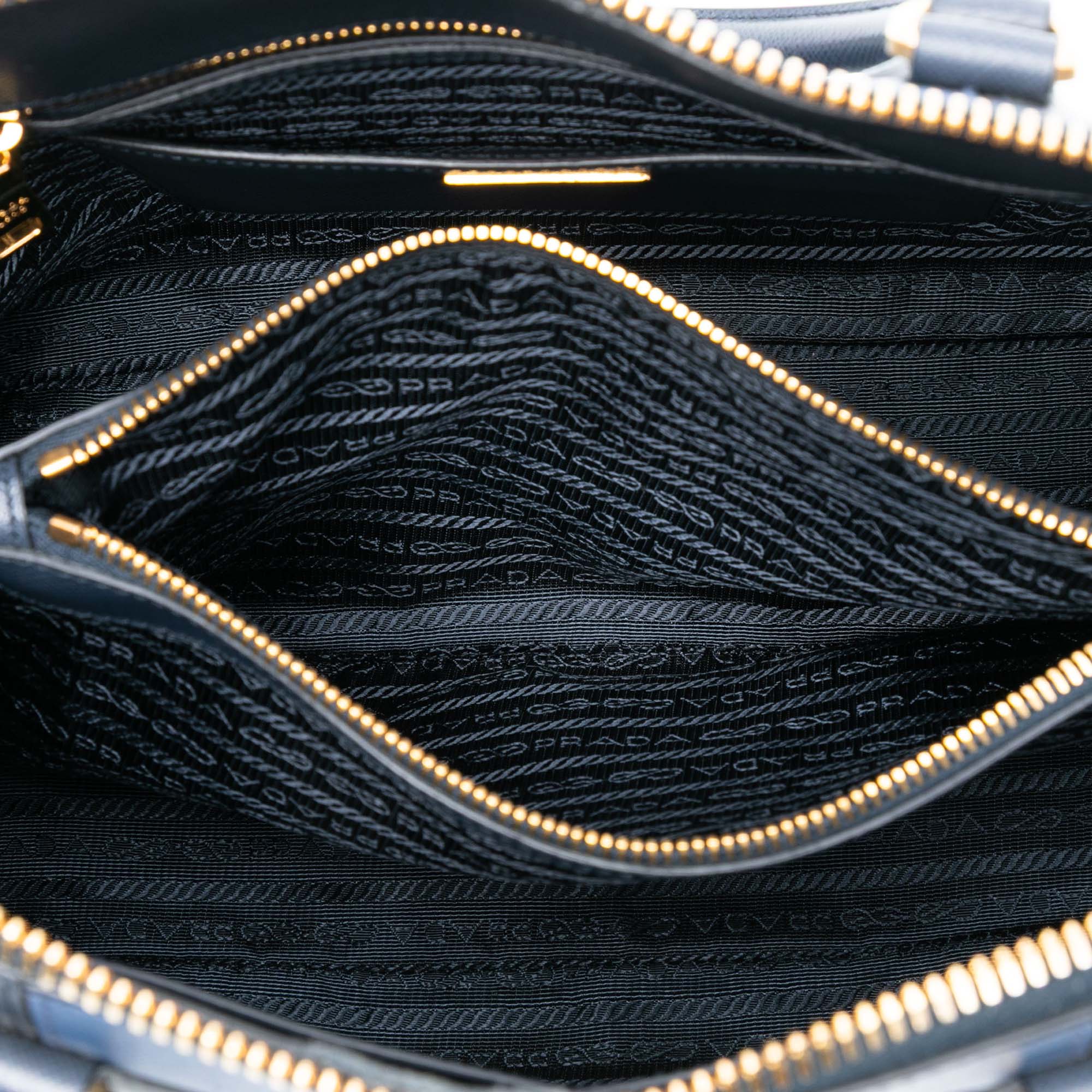 Bicolor Promenade Bag Saffiano Leather Medium - Image 4