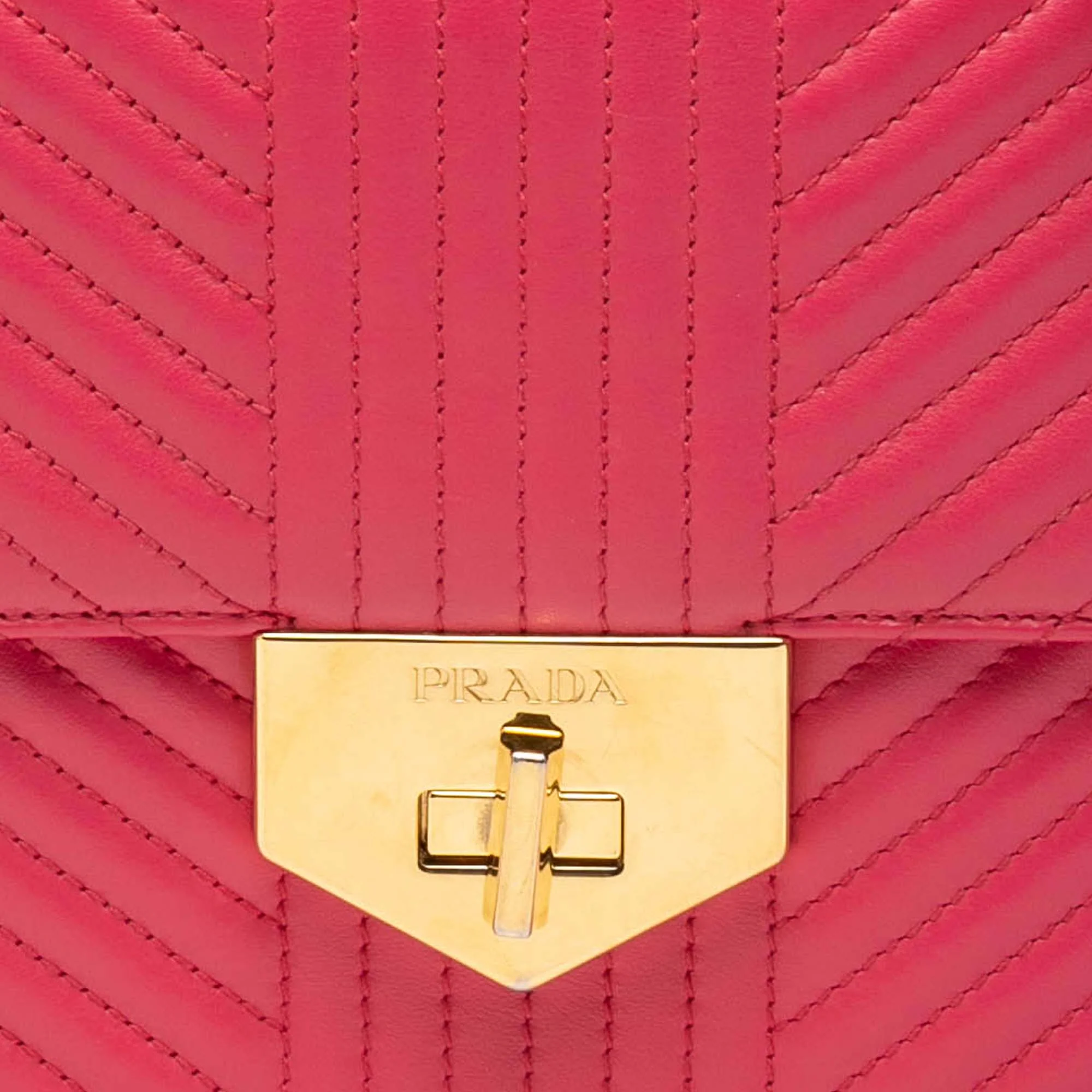 Turn Lock Chain Shoulder Bag Chevron Leather Medium - Image 6