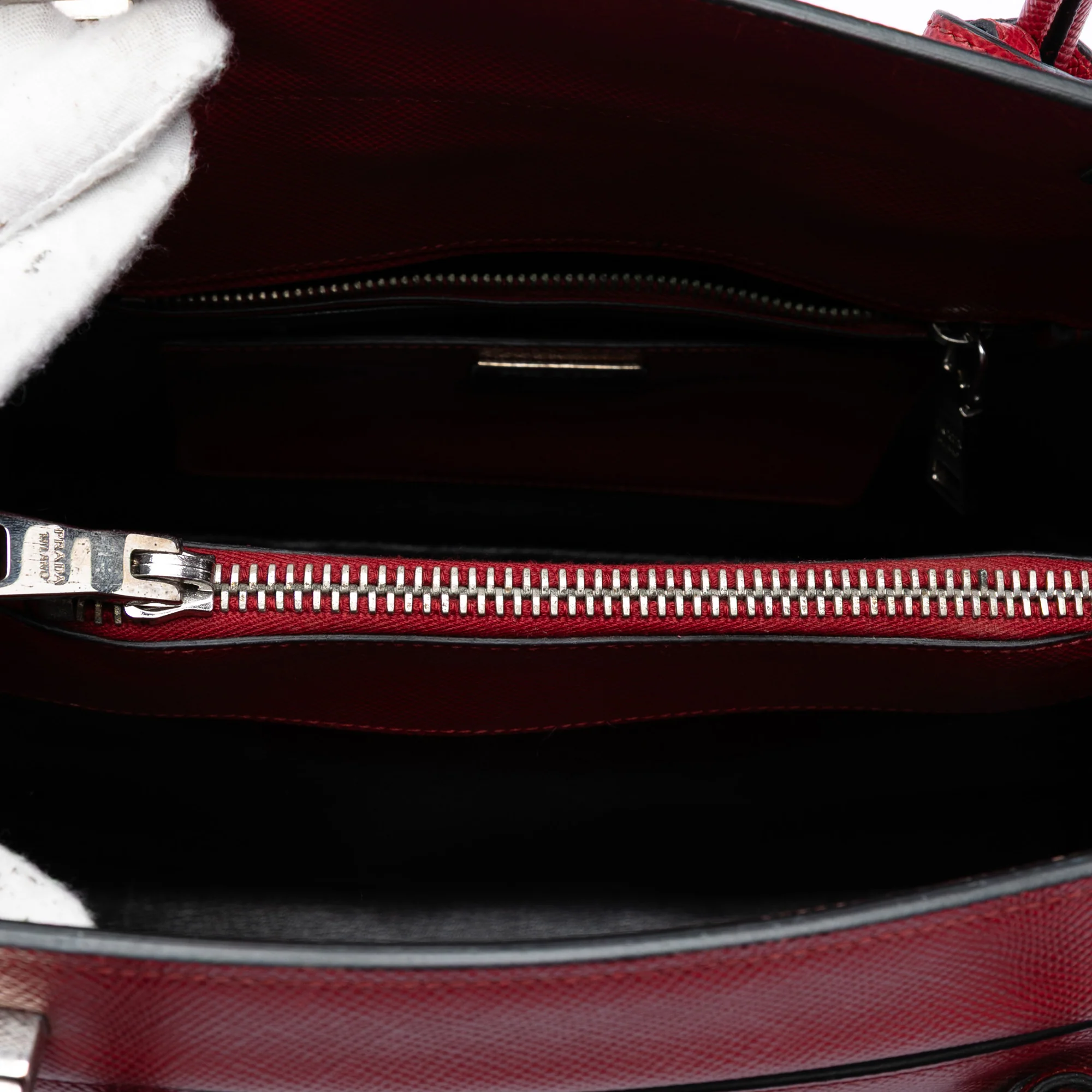 Turnlock Cuir Twin Tote Saffiano Leather Medium - Image 4