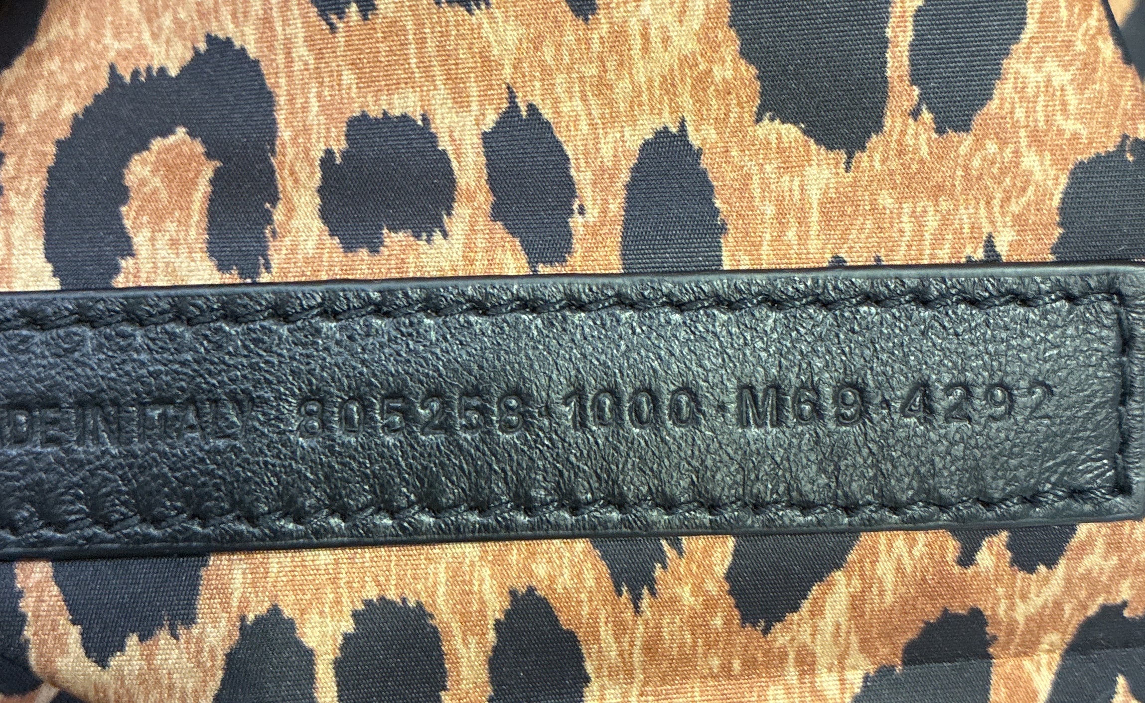 Essex Shoulder Bag Embossed Leather Medium - Image 6