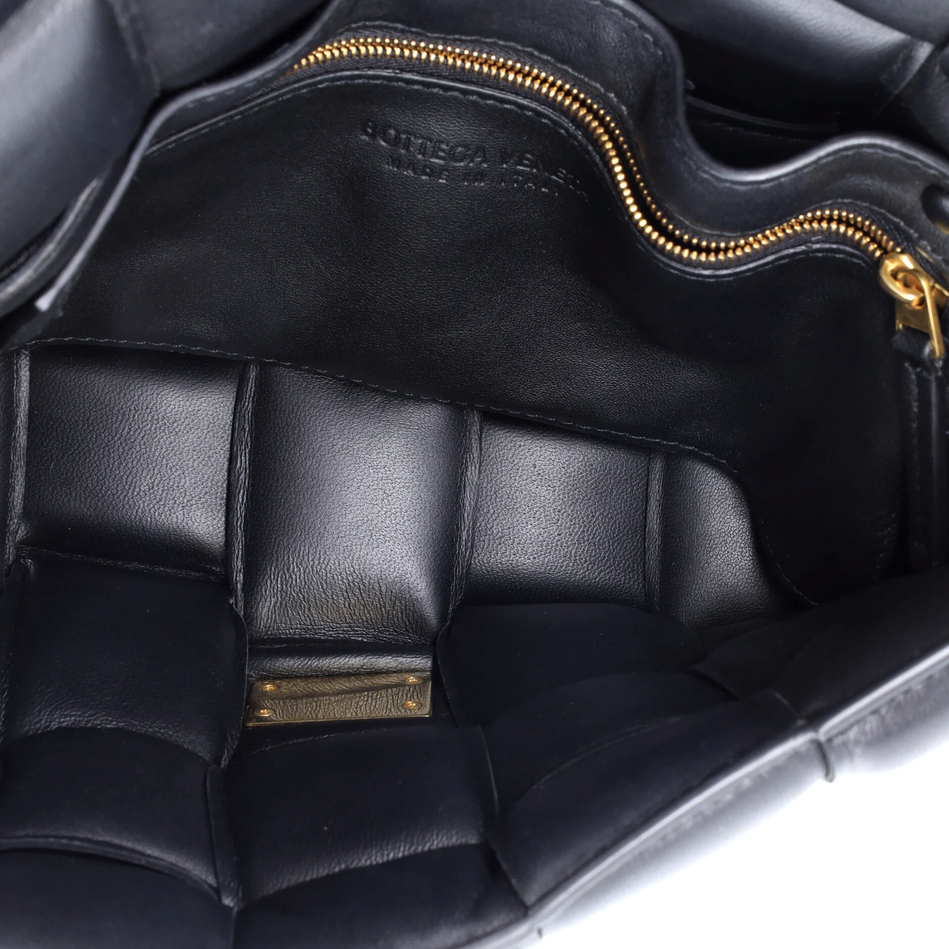 Cassette Crossbody Bag Padded Maxi Intrecciato Leather - Image 5