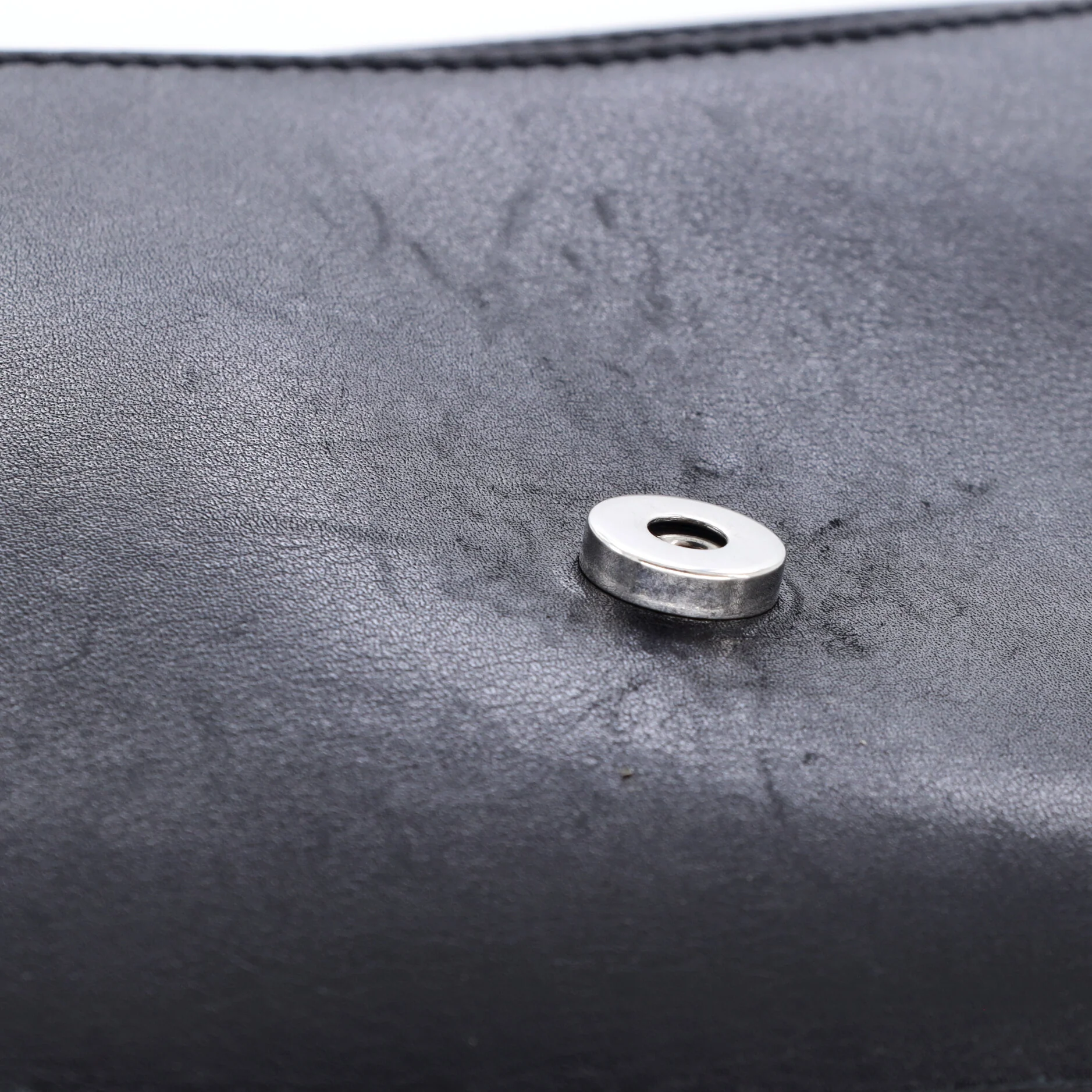 Besace Triomphe Shoulder Bag Leather Medium - Image 6