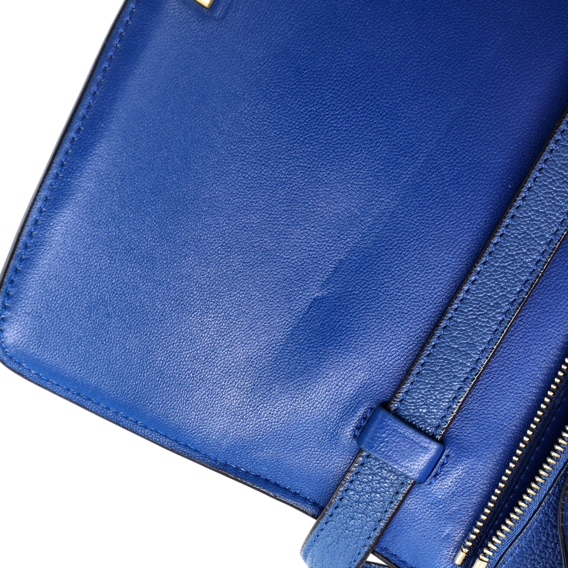 Classic Box Bag Grainy Leather Medium - Image 7