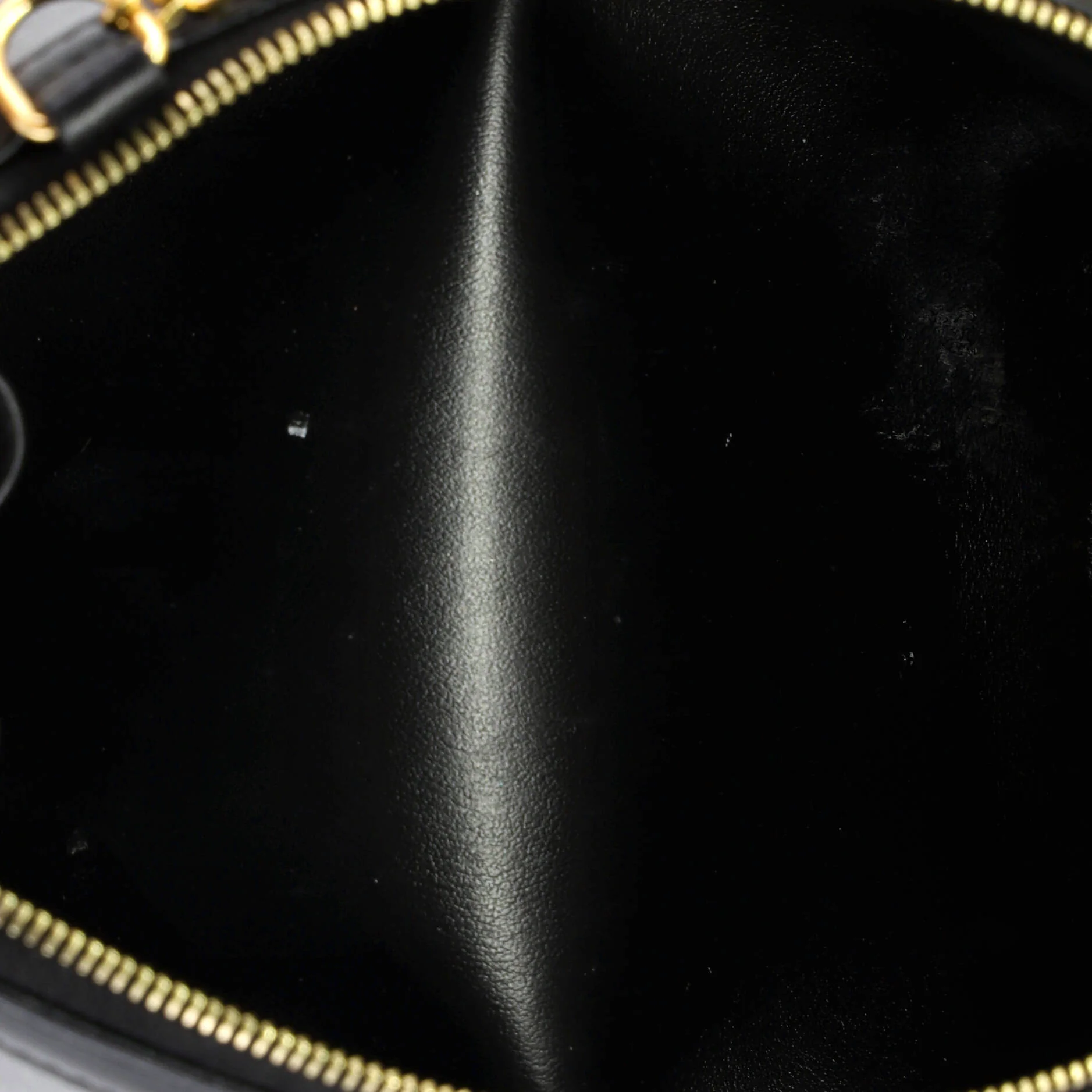 Cuir Triomphe Zip Around Chain Clutch Leather - Image 5