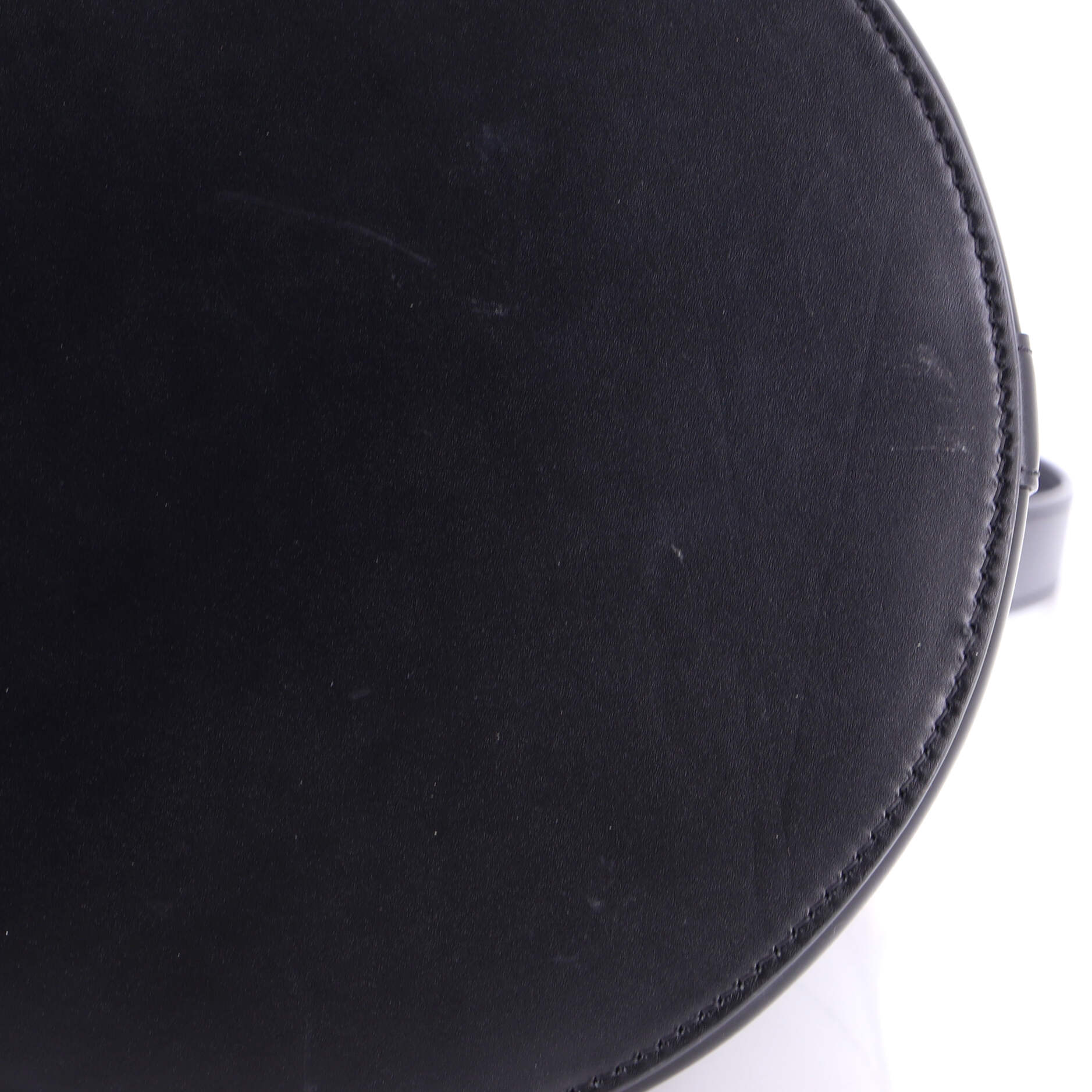 Maillon Triomphe Bucket Bag Leather Medium - Image 6