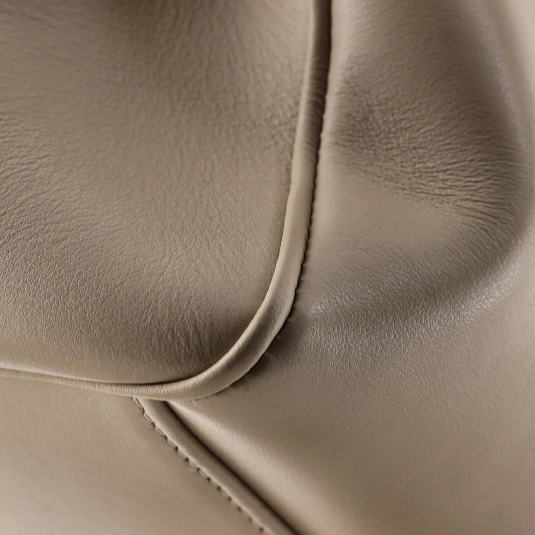 Soft 16 Bag Smooth Calfskin Medium - Image 6