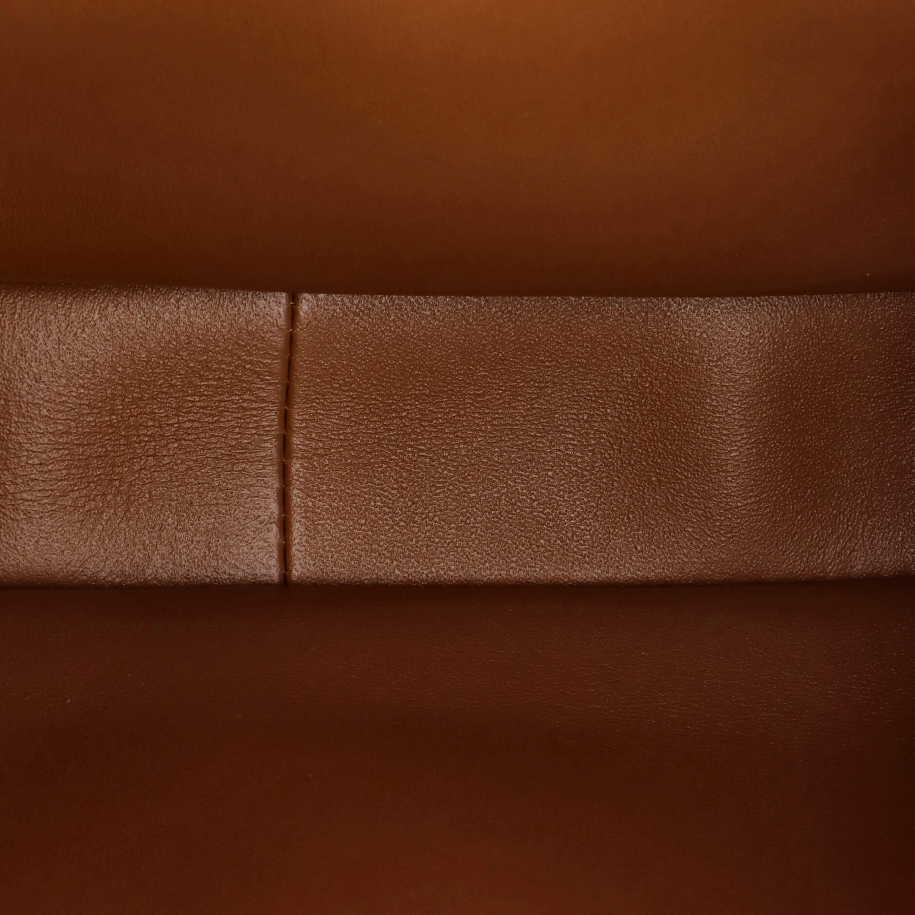 Triomphe Shoulder Bag Smooth Calfskin Medium - Image 5
