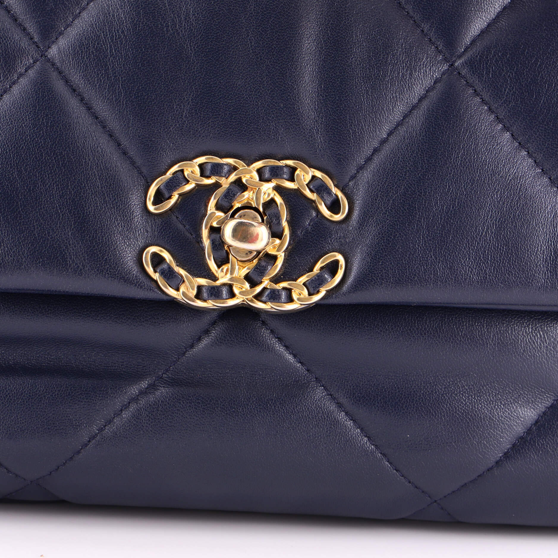 19 Flap Bag Quilted Leather Large - Image 7