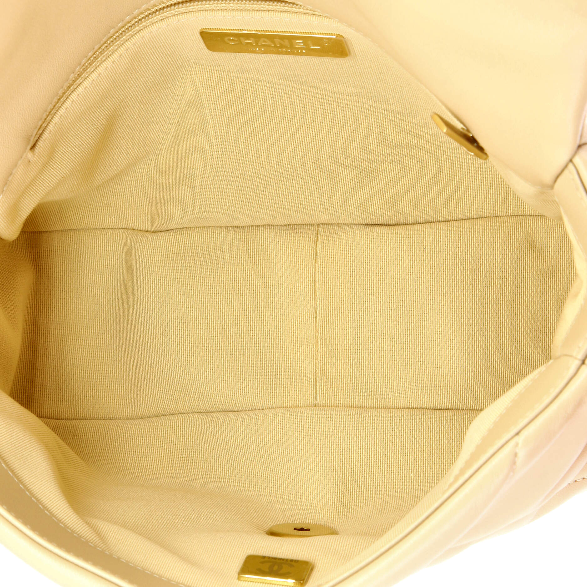 19 Flap Bag Quilted Leather Medium - Image 5