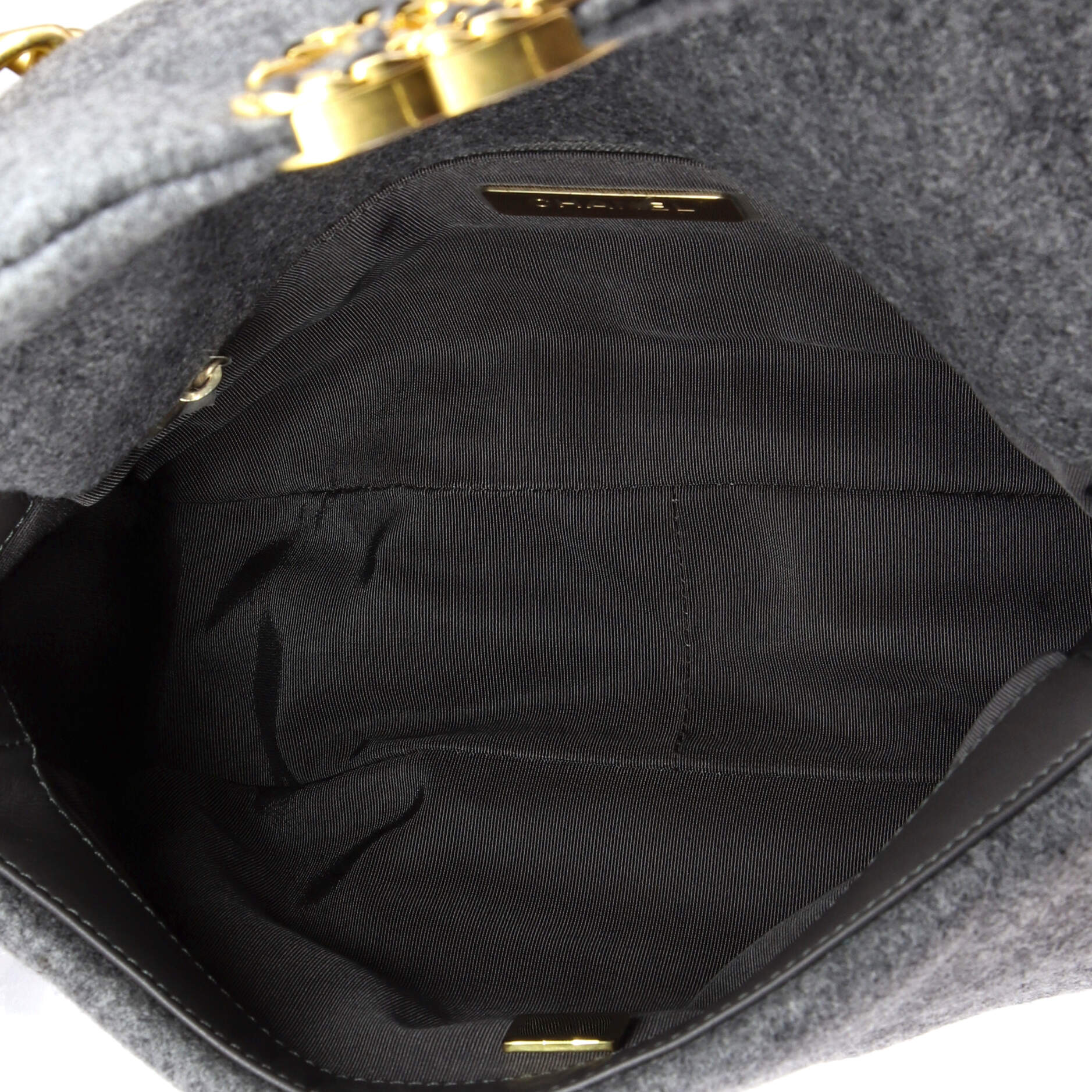 19 Flap Bag Quilted Wool Medium - Image 5