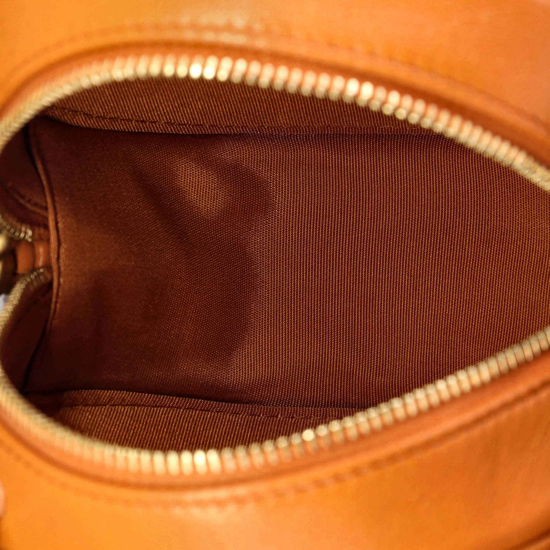 19 Round Clutch with Chain Quilted Leather - Image 5