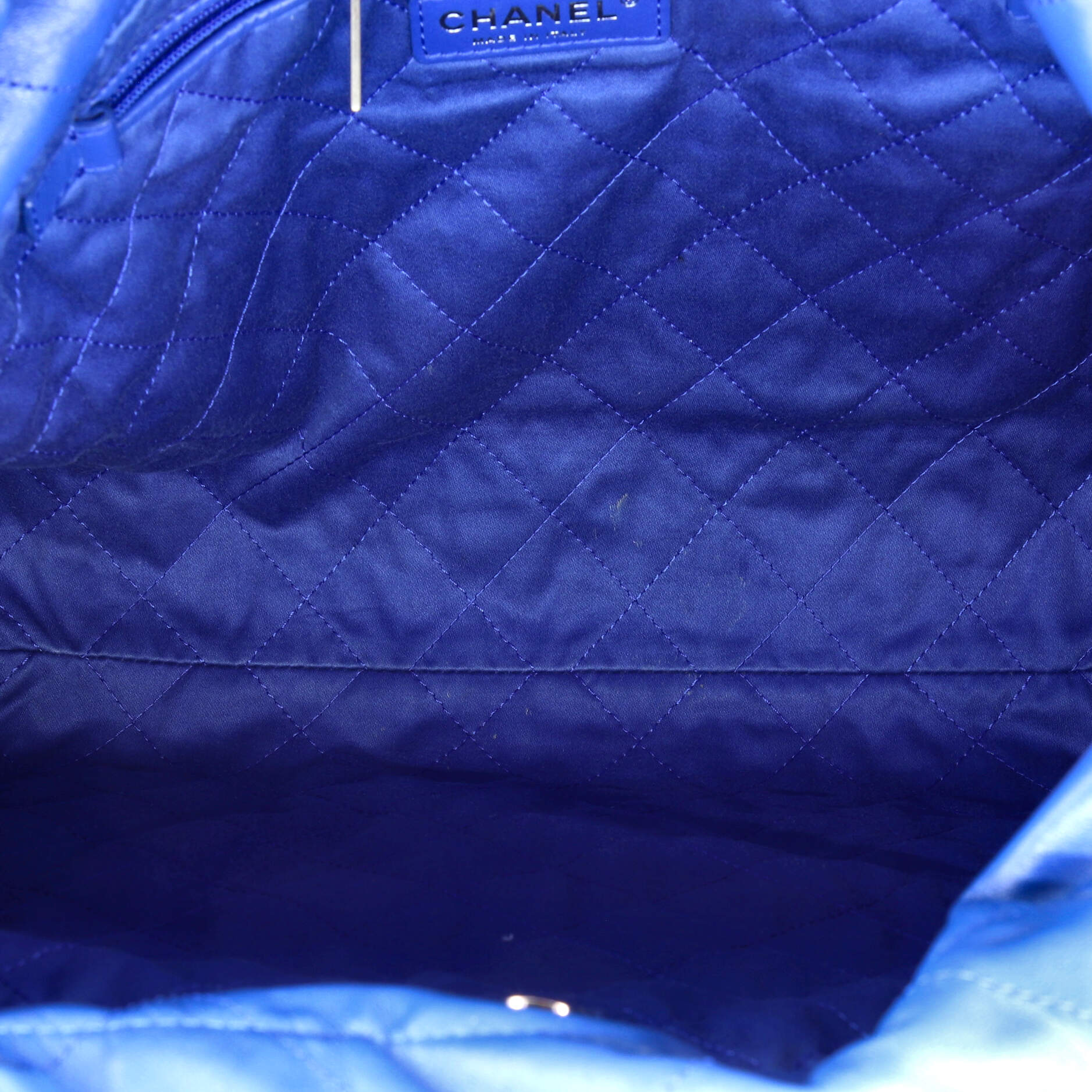 22 Chain Hobo Quilted Calfskin Medium - Image 6