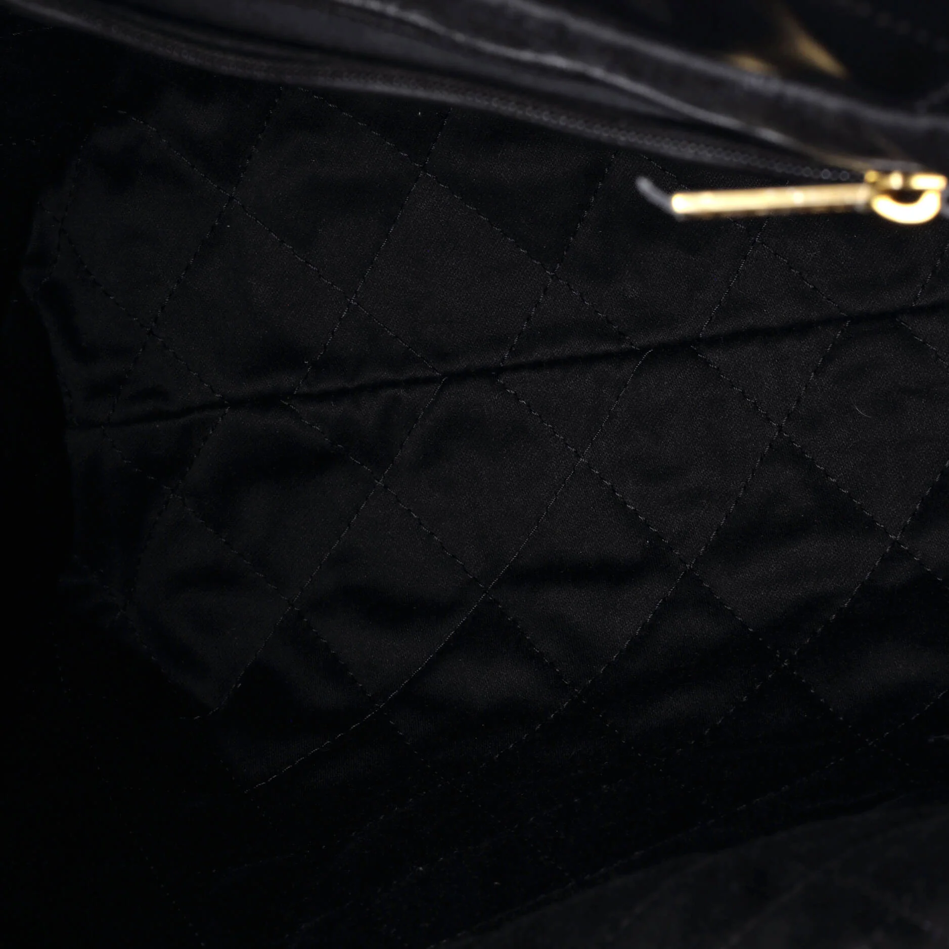 22 Chain Hobo Quilted Calfskin Medium - Image 6