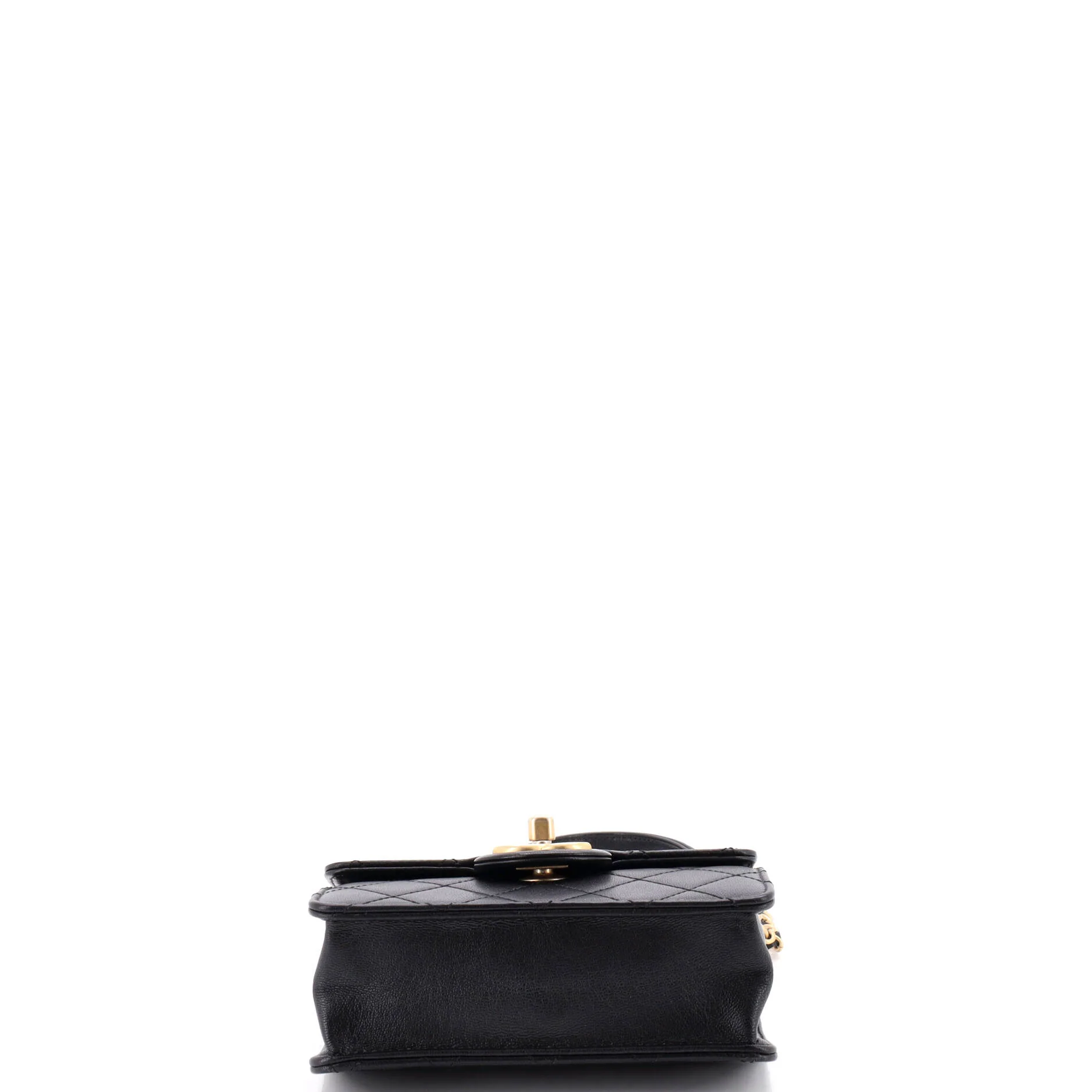 Chic Pearls Flap Bag Quilted Lambskin Mini - Image 4