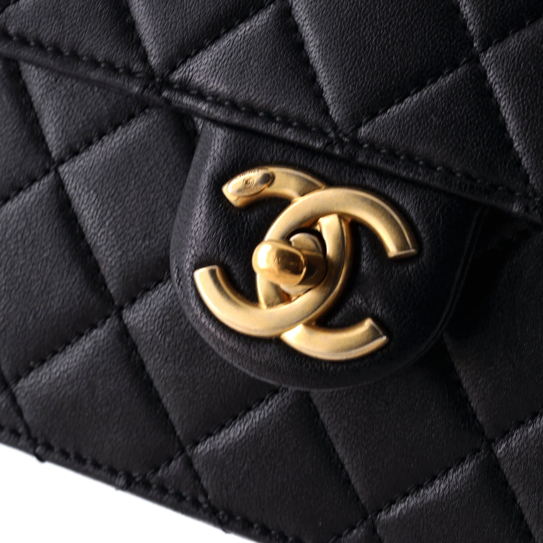 Chic Pearls Flap Bag Quilted Lambskin Mini - Image 7