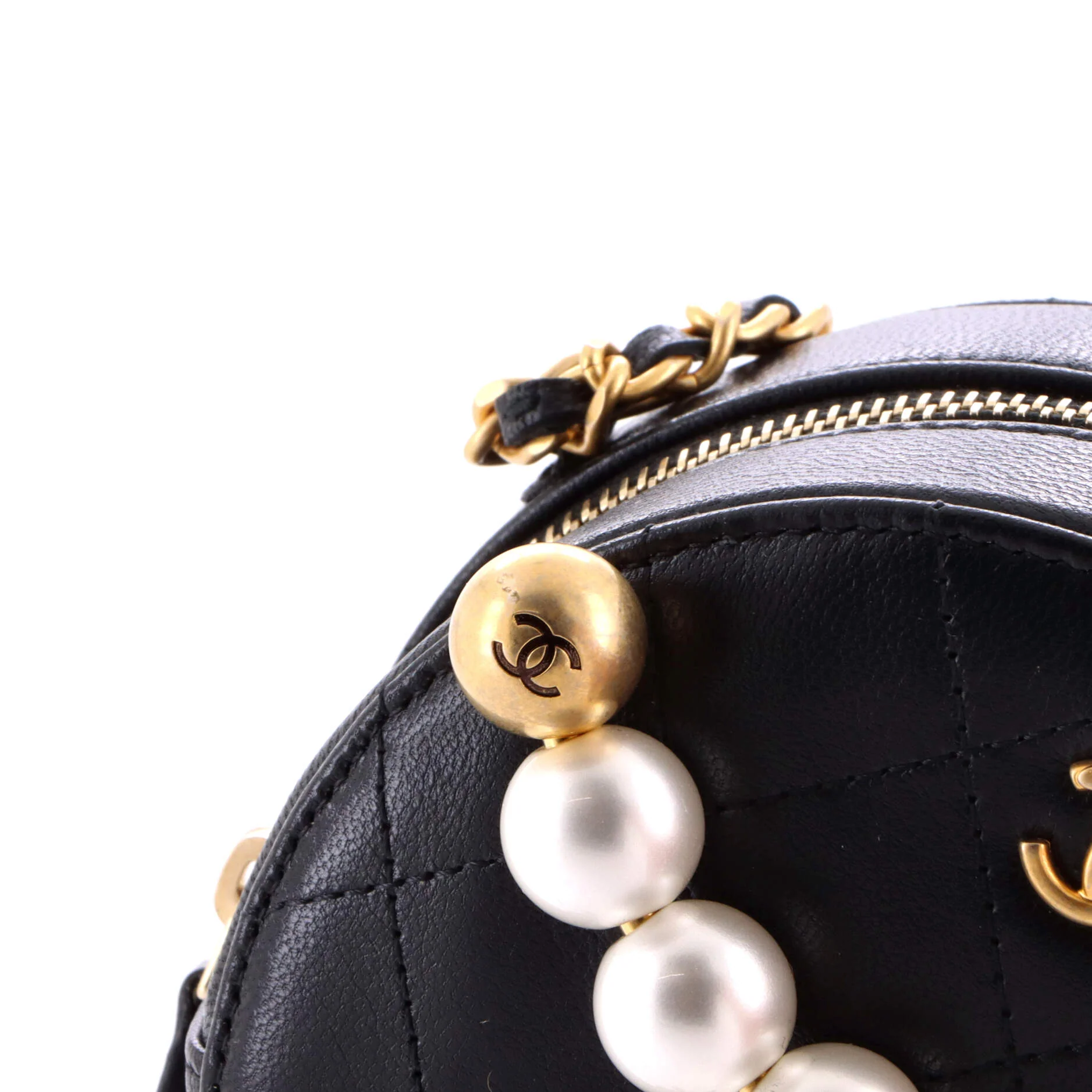 Chic Pearls Round Clutch with Chain Quilted Lambskin - Image 6