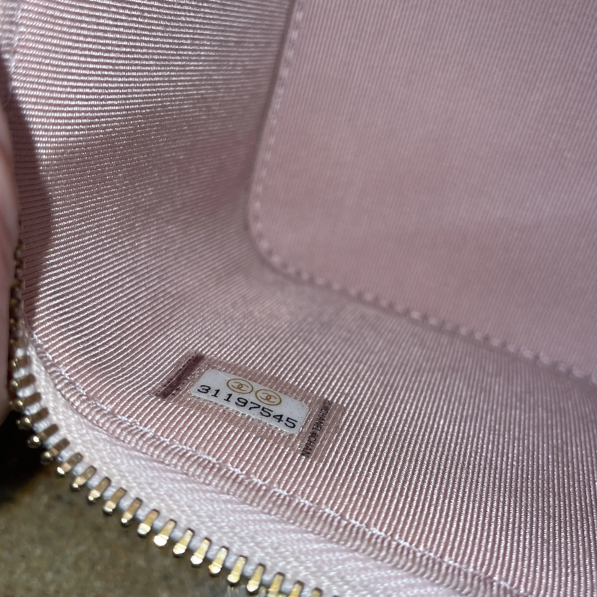 Classic Pearl Vanity Case with Chain Quilted Caviar Mini - Image 8