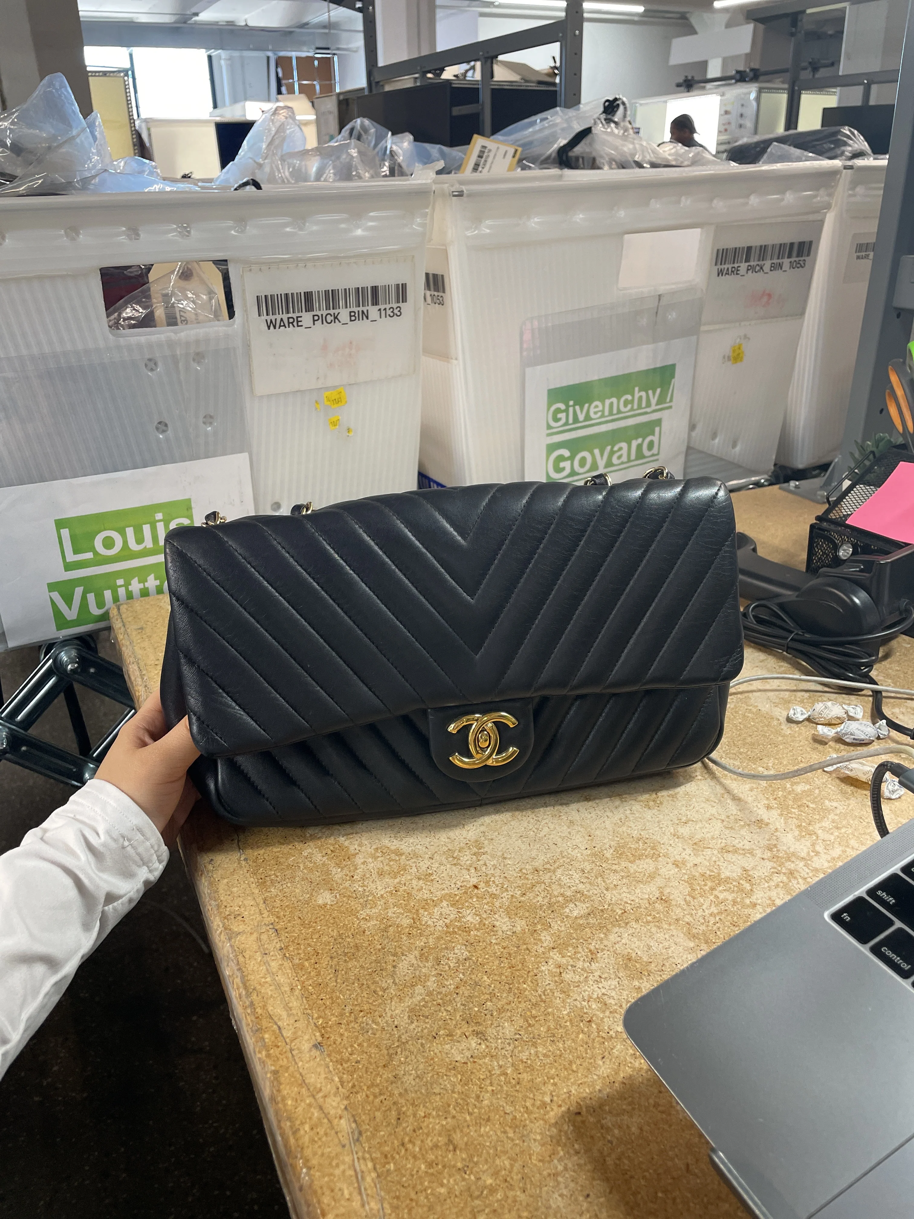 Classic Single Flap Bag Chevron Lambskin Medium - Image 8