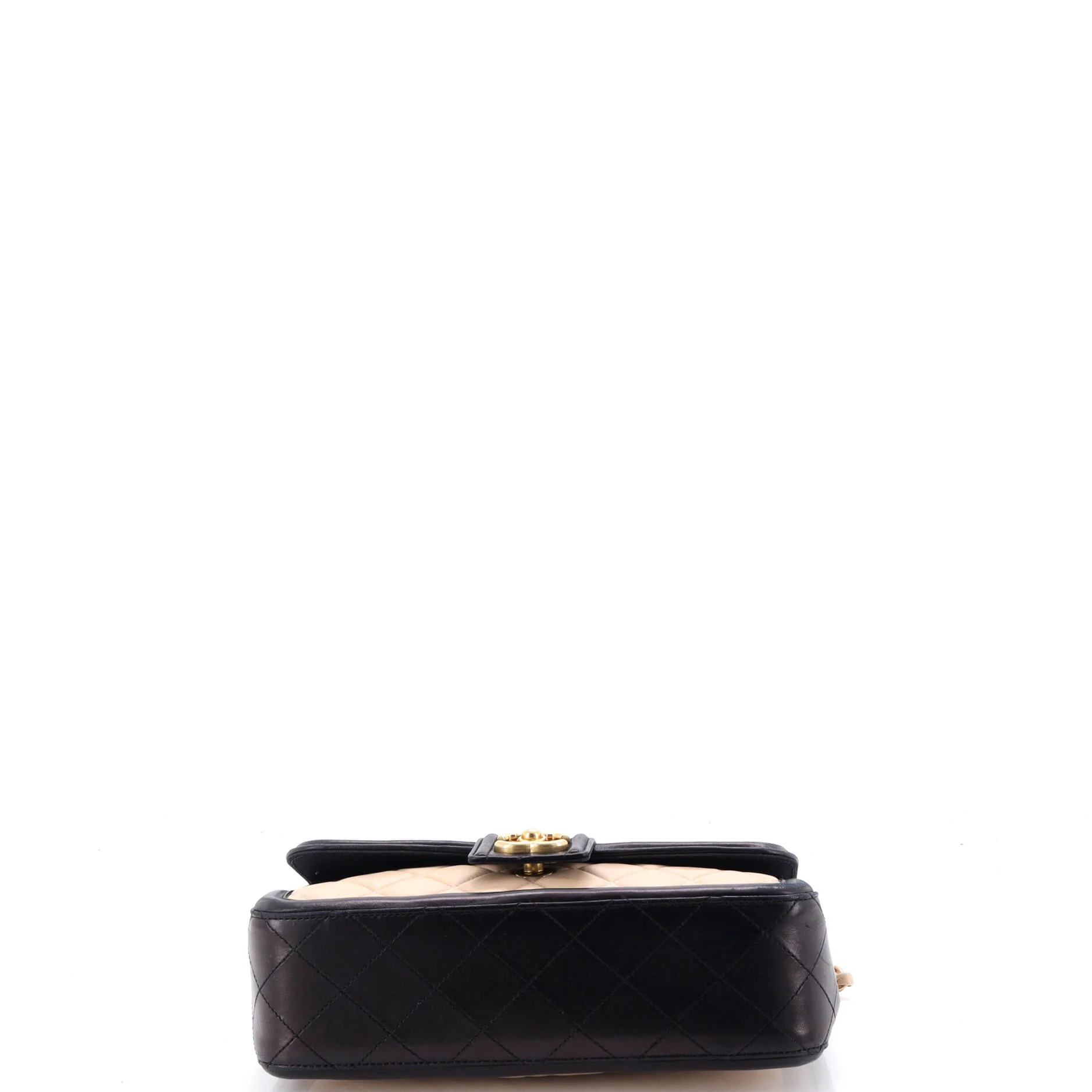 Elegant CC Flap Bag Quilted Lambskin Medium - Image 4