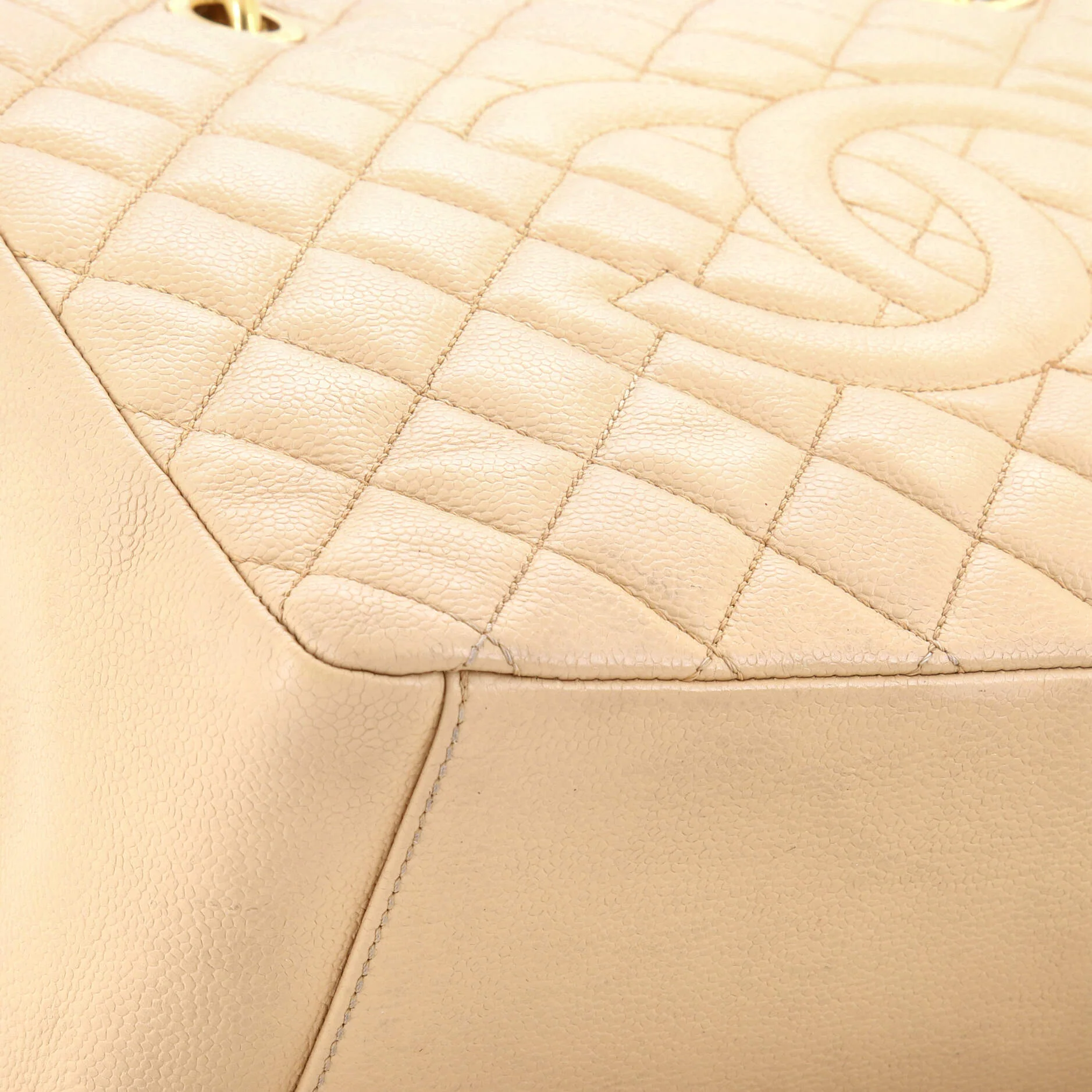 Grand Shopping Tote Quilted Caviar - Image 6